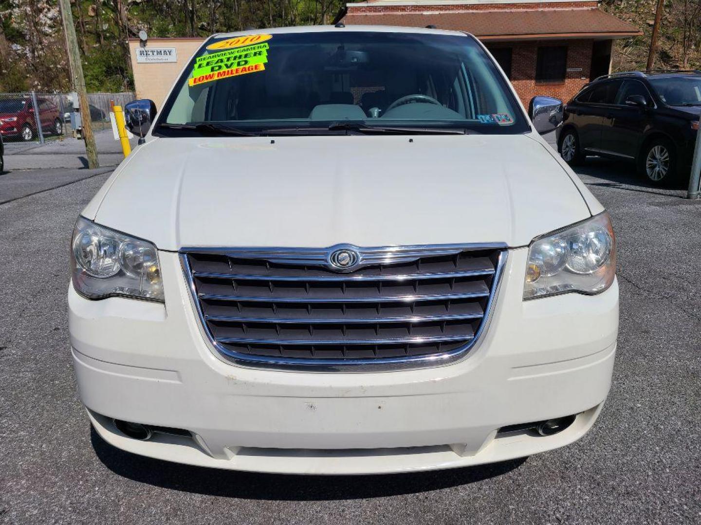 2008 WHITE CHRYSLER TOWN and COUNTRY TOURING (2A8HR54P88R) with an 3.8L engine, Automatic transmission, located at 117 North Cameron Street, Harrisburg, PA, 17101, (717) 963-8962, 40.266762, -76.875259 - WE FINANCE!!! Good Credit/ Bad Credit/ No Credit - ALL Trade-Ins Welcomed!!! ***Guaranteed Credit Approval*** APPLY ONLINE or CALL us TODAY ;) Internet Prices and Marketplace Prices are SPECIAL discounted ***CASH DEALS*** Retail Prices are higher. Please call us to discuss your cash and finan - Photo#7