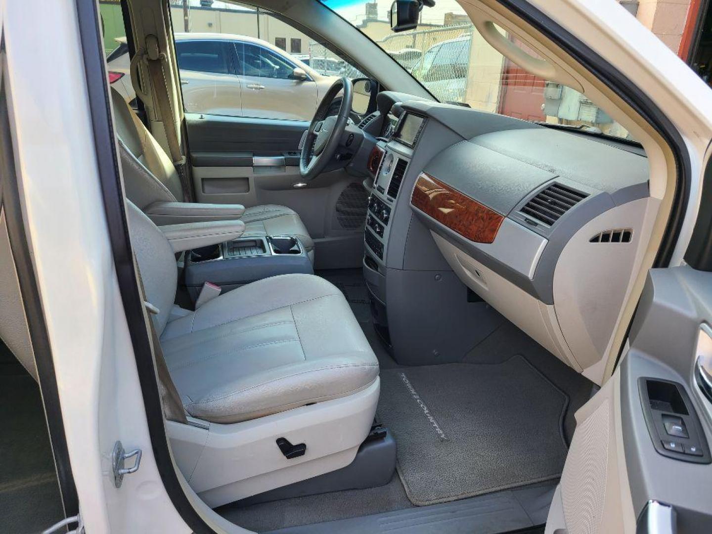 2008 WHITE CHRYSLER TOWN and COUNTRY TOURING (2A8HR54P88R) with an 3.8L engine, Automatic transmission, located at 117 North Cameron Street, Harrisburg, PA, 17101, (717) 963-8962, 40.266762, -76.875259 - WE FINANCE!!! Good Credit/ Bad Credit/ No Credit - ALL Trade-Ins Welcomed!!! ***Guaranteed Credit Approval*** APPLY ONLINE or CALL us TODAY ;) Internet Prices and Marketplace Prices are SPECIAL discounted ***CASH DEALS*** Retail Prices are higher. Please call us to discuss your cash and finan - Photo#8