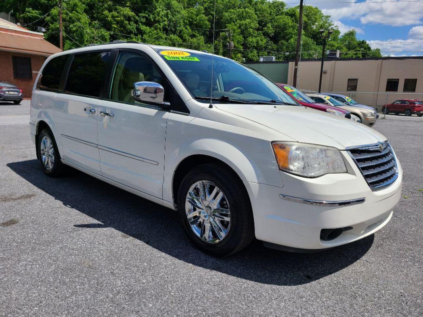 2008 WHITE CHRYSLER TOWN and COUNTRY LIMITED (2A8HR64X88R) with an 4.0L engine, Automatic transmission, located at 117 North Cameron Street, Harrisburg, PA, 17101, (717) 963-8962, 40.266762, -76.875259 - WE FINANCE!!! Good Credit/ Bad Credit/ No Credit - ALL Trade-Ins Welcomed!!! ***Guaranteed Credit Approval*** APPLY ONLINE or CALL us TODAY ;) Internet Prices and Marketplace Prices are SPECIAL discounted ***CASH DEALS*** Retail Prices are higher. Please call us to discuss your cash and finan - Photo#6