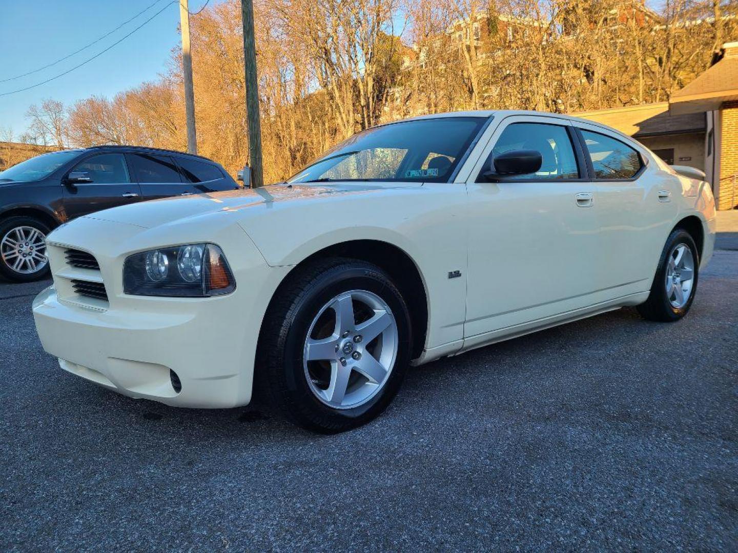 2008 BEIGE DODGE CHARGER BASE (2B3KA43G68H) with an 3.5L engine, Automatic transmission, located at 117 North Cameron Street, Harrisburg, PA, 17101, (717) 963-8962, 40.266762, -76.875259 - WE FINANCE!!! Good Credit/ Bad Credit/ No Credit - ALL Trade-Ins Welcomed!!! ***Guaranteed Credit Approval*** APPLY ONLINE or CALL us TODAY ;) Internet Prices and Marketplace Prices are SPECIAL discounted ***CASH DEALS*** Retail Prices are higher. Please call us to discuss your cash and finan - Photo#0