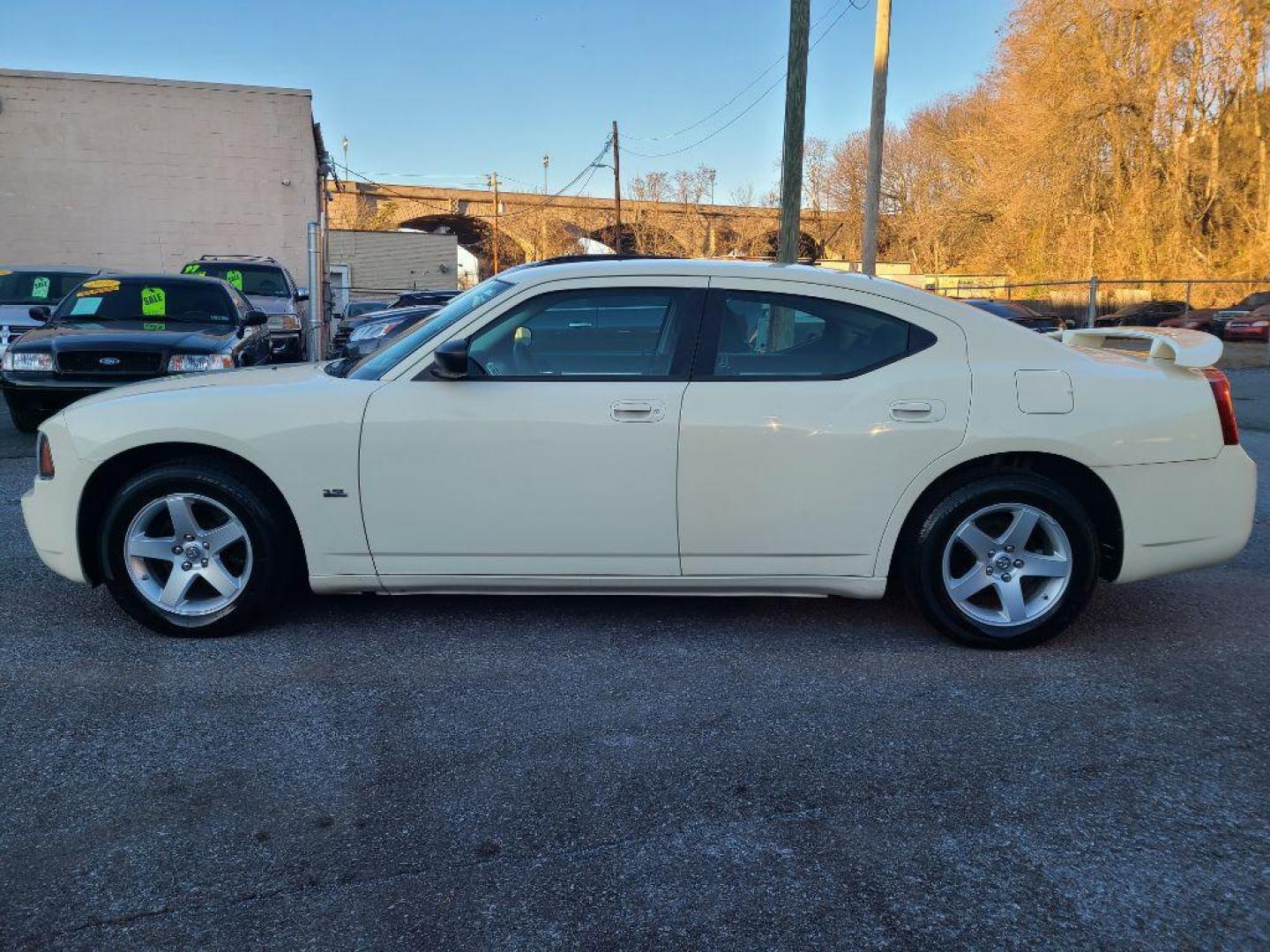 2008 BEIGE DODGE CHARGER BASE (2B3KA43G68H) with an 3.5L engine, Automatic transmission, located at 117 North Cameron Street, Harrisburg, PA, 17101, (717) 963-8962, 40.266762, -76.875259 - WE FINANCE!!! Good Credit/ Bad Credit/ No Credit - ALL Trade-Ins Welcomed!!! ***Guaranteed Credit Approval*** APPLY ONLINE or CALL us TODAY ;) Internet Prices and Marketplace Prices are SPECIAL discounted ***CASH DEALS*** Retail Prices are higher. Please call us to discuss your cash and finan - Photo#1