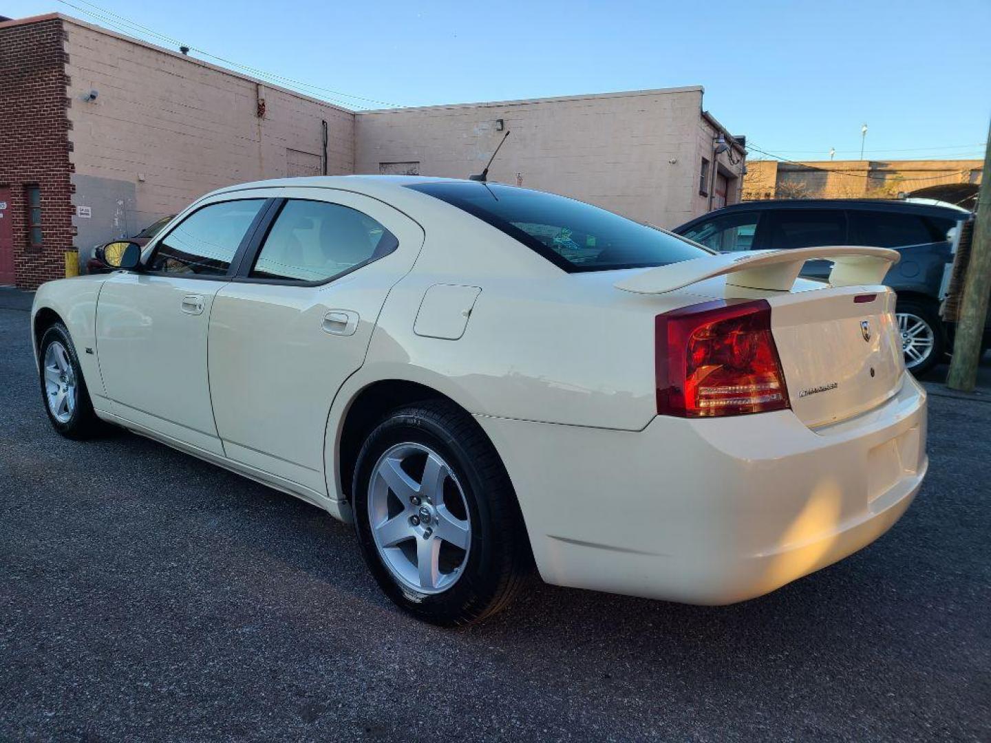 2008 BEIGE DODGE CHARGER BASE (2B3KA43G68H) with an 3.5L engine, Automatic transmission, located at 117 North Cameron Street, Harrisburg, PA, 17101, (717) 963-8962, 40.266762, -76.875259 - WE FINANCE!!! Good Credit/ Bad Credit/ No Credit - ALL Trade-Ins Welcomed!!! ***Guaranteed Credit Approval*** APPLY ONLINE or CALL us TODAY ;) Internet Prices and Marketplace Prices are SPECIAL discounted ***CASH DEALS*** Retail Prices are higher. Please call us to discuss your cash and finan - Photo#2