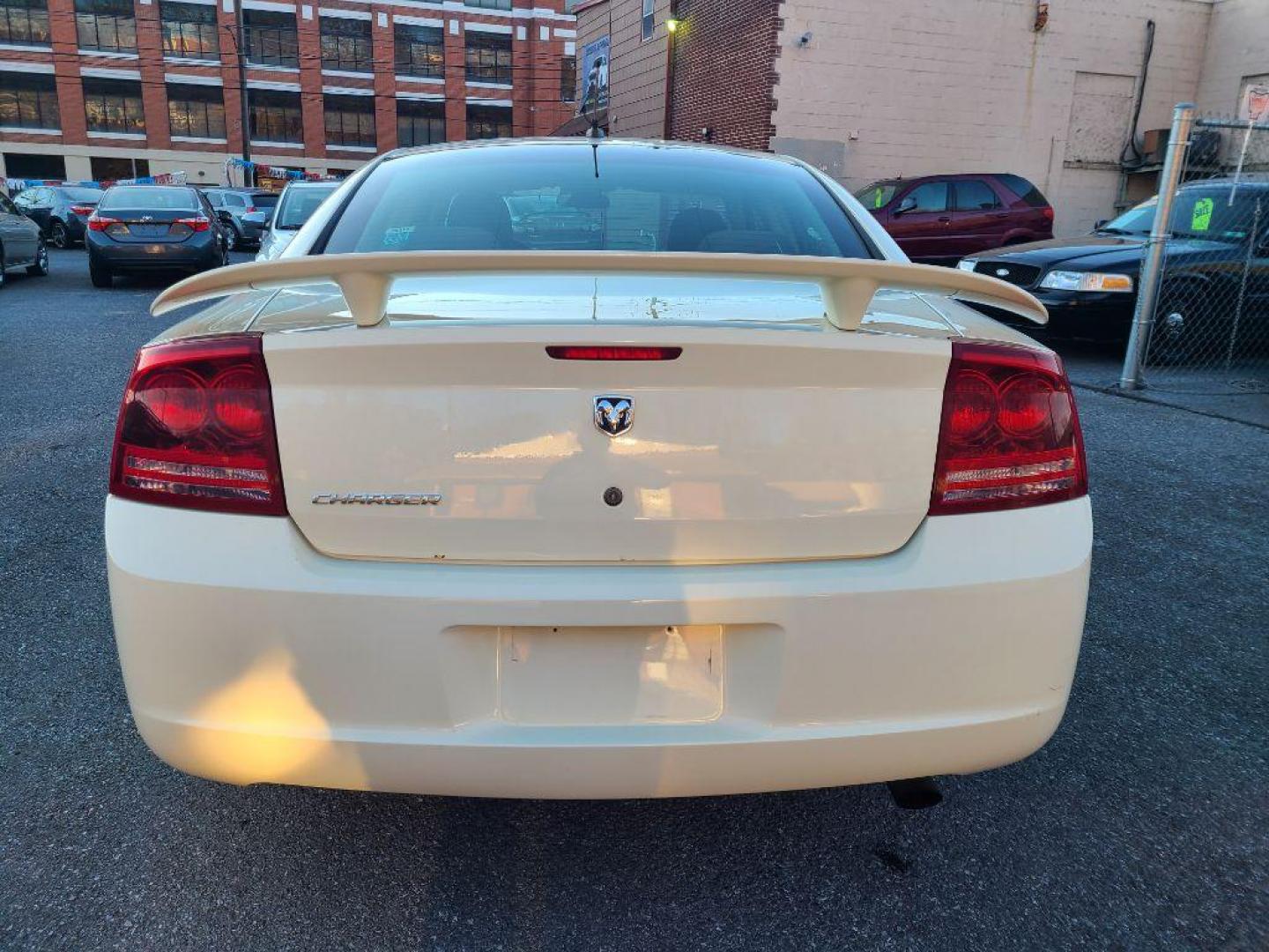 2008 BEIGE DODGE CHARGER BASE (2B3KA43G68H) with an 3.5L engine, Automatic transmission, located at 117 North Cameron Street, Harrisburg, PA, 17101, (717) 963-8962, 40.266762, -76.875259 - WE FINANCE!!! Good Credit/ Bad Credit/ No Credit - ALL Trade-Ins Welcomed!!! ***Guaranteed Credit Approval*** APPLY ONLINE or CALL us TODAY ;) Internet Prices and Marketplace Prices are SPECIAL discounted ***CASH DEALS*** Retail Prices are higher. Please call us to discuss your cash and finan - Photo#3