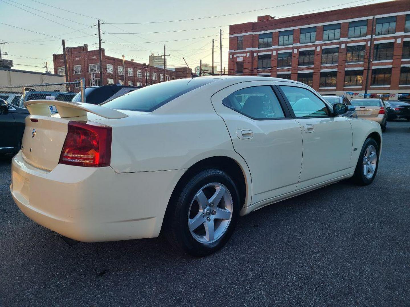 2008 BEIGE DODGE CHARGER BASE (2B3KA43G68H) with an 3.5L engine, Automatic transmission, located at 117 North Cameron Street, Harrisburg, PA, 17101, (717) 963-8962, 40.266762, -76.875259 - WE FINANCE!!! Good Credit/ Bad Credit/ No Credit - ALL Trade-Ins Welcomed!!! ***Guaranteed Credit Approval*** APPLY ONLINE or CALL us TODAY ;) Internet Prices and Marketplace Prices are SPECIAL discounted ***CASH DEALS*** Retail Prices are higher. Please call us to discuss your cash and finan - Photo#4