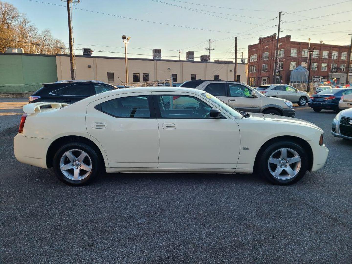 2008 BEIGE DODGE CHARGER BASE (2B3KA43G68H) with an 3.5L engine, Automatic transmission, located at 117 North Cameron Street, Harrisburg, PA, 17101, (717) 963-8962, 40.266762, -76.875259 - WE FINANCE!!! Good Credit/ Bad Credit/ No Credit - ALL Trade-Ins Welcomed!!! ***Guaranteed Credit Approval*** APPLY ONLINE or CALL us TODAY ;) Internet Prices and Marketplace Prices are SPECIAL discounted ***CASH DEALS*** Retail Prices are higher. Please call us to discuss your cash and finan - Photo#5