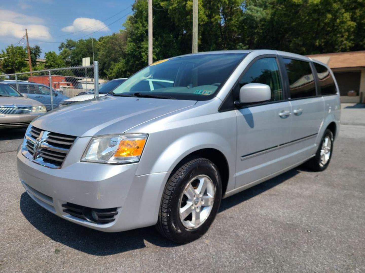 2008 SILVER DODGE GRAND CARAVAN SXT (1D8HN54P78B) with an 3.8L engine, Automatic transmission, located at 117 North Cameron Street, Harrisburg, PA, 17101, (717) 963-8962, 40.266762, -76.875259 - WE FINANCE!!! Good Credit/ Bad Credit/ No Credit - ALL Trade-Ins Welcomed!!! ***Guaranteed Credit Approval*** APPLY ONLINE or CALL us TODAY ;) Internet Prices and Marketplace Prices are SPECIAL discounted ***CASH DEALS*** Retail Prices are higher. Please call us to discuss your cash and finan - Photo#0