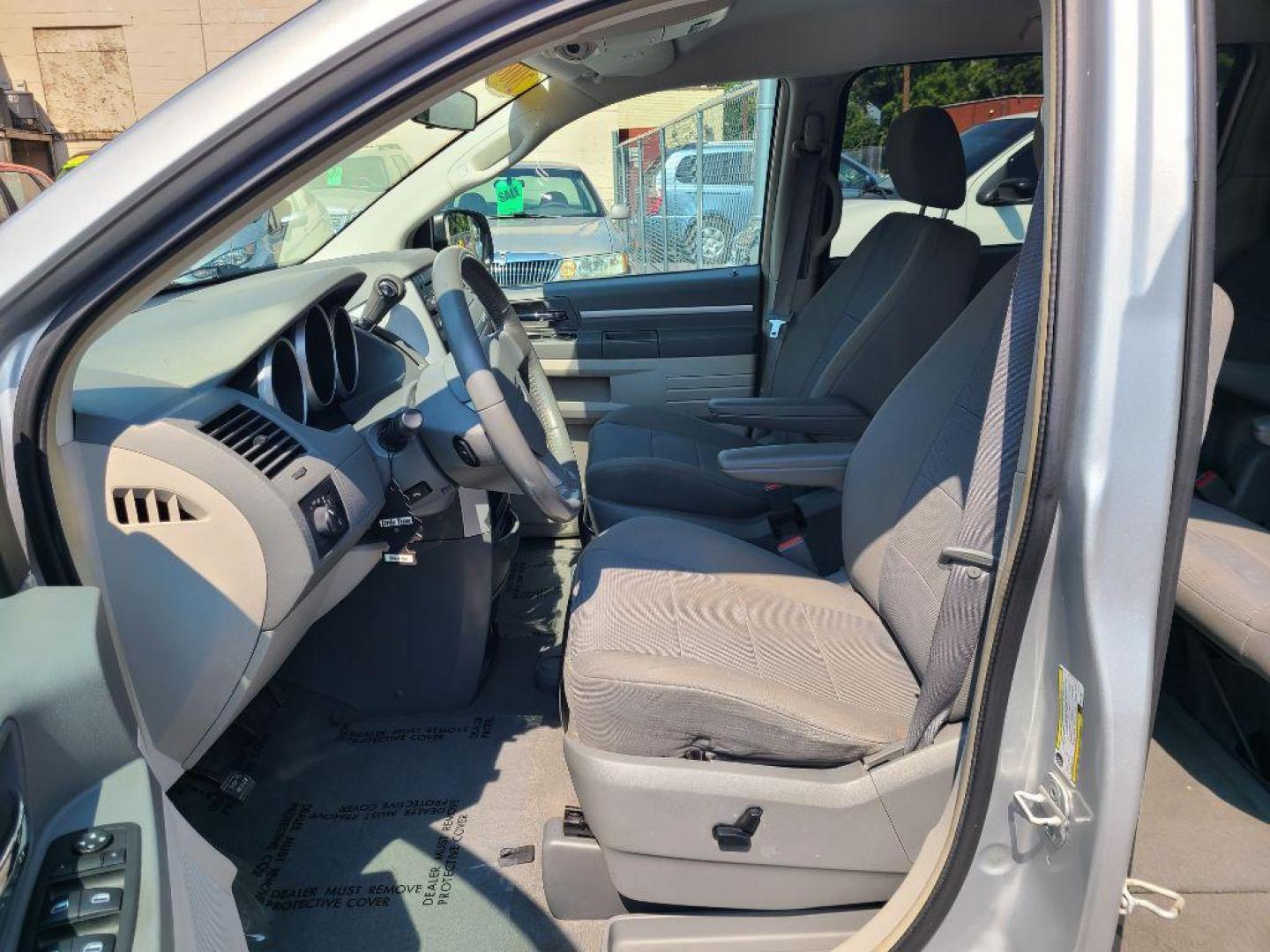 2008 SILVER DODGE GRAND CARAVAN SXT (1D8HN54P78B) with an 3.8L engine, Automatic transmission, located at 117 North Cameron Street, Harrisburg, PA, 17101, (717) 963-8962, 40.266762, -76.875259 - WE FINANCE!!! Good Credit/ Bad Credit/ No Credit - ALL Trade-Ins Welcomed!!! ***Guaranteed Credit Approval*** APPLY ONLINE or CALL us TODAY ;) Internet Prices and Marketplace Prices are SPECIAL discounted ***CASH DEALS*** Retail Prices are higher. Please call us to discuss your cash and finan - Photo#16