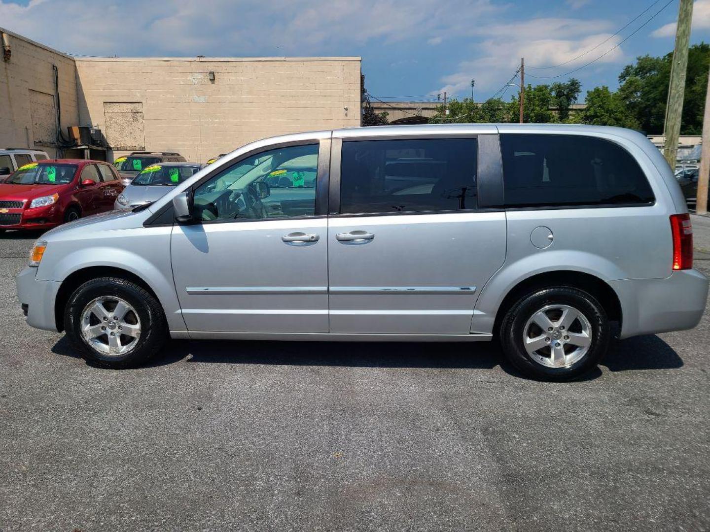 2008 SILVER DODGE GRAND CARAVAN SXT (1D8HN54P78B) with an 3.8L engine, Automatic transmission, located at 117 North Cameron Street, Harrisburg, PA, 17101, (717) 963-8962, 40.266762, -76.875259 - WE FINANCE!!! Good Credit/ Bad Credit/ No Credit - ALL Trade-Ins Welcomed!!! ***Guaranteed Credit Approval*** APPLY ONLINE or CALL us TODAY ;) Internet Prices and Marketplace Prices are SPECIAL discounted ***CASH DEALS*** Retail Prices are higher. Please call us to discuss your cash and finan - Photo#1