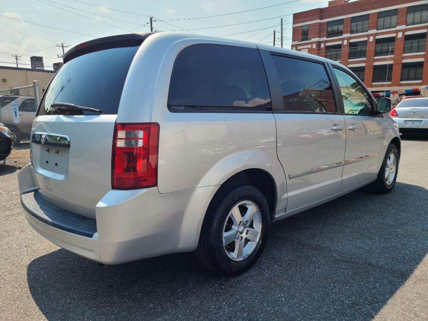 2008 SILVER DODGE GRAND CARAVAN SXT (1D8HN54P78B) with an 3.8L engine, Automatic transmission, located at 117 North Cameron Street, Harrisburg, PA, 17101, (717) 963-8962, 40.266762, -76.875259 - WE FINANCE!!! Good Credit/ Bad Credit/ No Credit - ALL Trade-Ins Welcomed!!! ***Guaranteed Credit Approval*** APPLY ONLINE or CALL us TODAY ;) Internet Prices and Marketplace Prices are SPECIAL discounted ***CASH DEALS*** Retail Prices are higher. Please call us to discuss your cash and finan - Photo#3