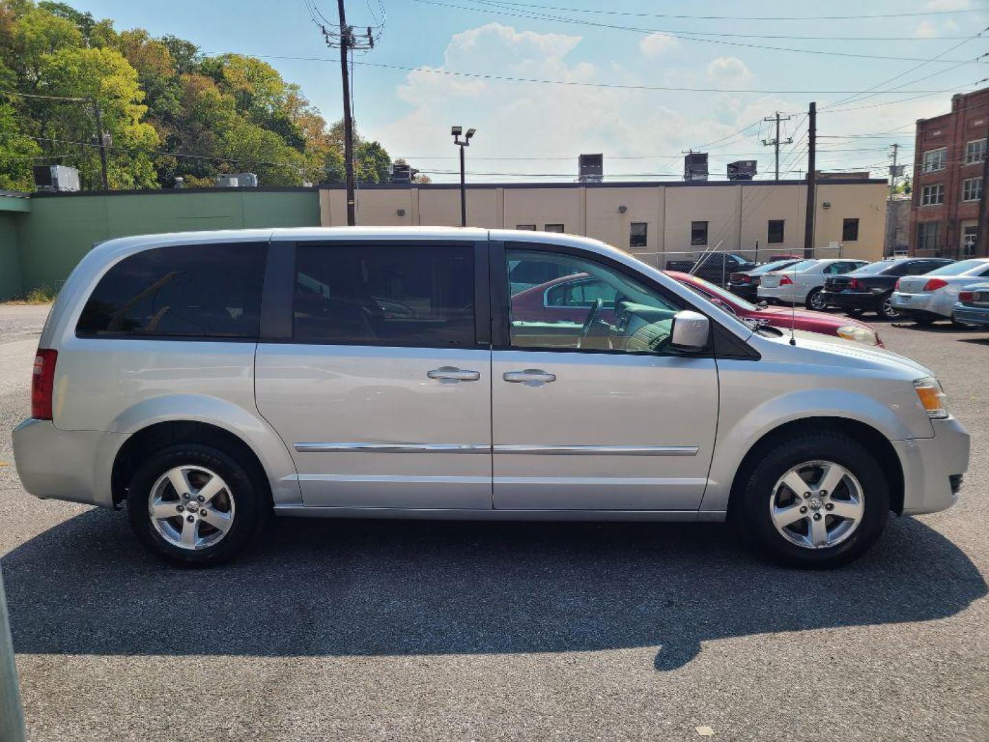 2008 SILVER DODGE GRAND CARAVAN SXT (1D8HN54P78B) with an 3.8L engine, Automatic transmission, located at 117 North Cameron Street, Harrisburg, PA, 17101, (717) 963-8962, 40.266762, -76.875259 - WE FINANCE!!! Good Credit/ Bad Credit/ No Credit - ALL Trade-Ins Welcomed!!! ***Guaranteed Credit Approval*** APPLY ONLINE or CALL us TODAY ;) Internet Prices and Marketplace Prices are SPECIAL discounted ***CASH DEALS*** Retail Prices are higher. Please call us to discuss your cash and finan - Photo#4