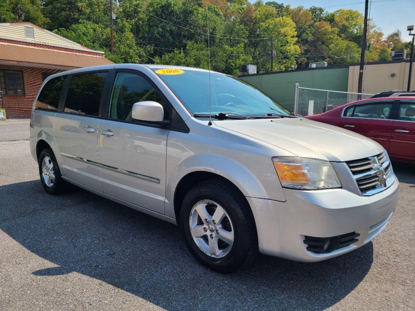 2008 SILVER DODGE GRAND CARAVAN SXT (1D8HN54P78B) with an 3.8L engine, Automatic transmission, located at 117 North Cameron Street, Harrisburg, PA, 17101, (717) 963-8962, 40.266762, -76.875259 - WE FINANCE!!! Good Credit/ Bad Credit/ No Credit - ALL Trade-Ins Welcomed!!! ***Guaranteed Credit Approval*** APPLY ONLINE or CALL us TODAY ;) Internet Prices and Marketplace Prices are SPECIAL discounted ***CASH DEALS*** Retail Prices are higher. Please call us to discuss your cash and finan - Photo#5