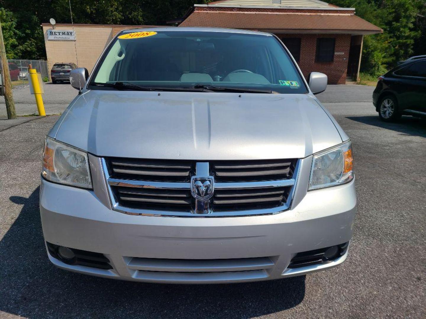 2008 SILVER DODGE GRAND CARAVAN SXT (1D8HN54P78B) with an 3.8L engine, Automatic transmission, located at 117 North Cameron Street, Harrisburg, PA, 17101, (717) 963-8962, 40.266762, -76.875259 - WE FINANCE!!! Good Credit/ Bad Credit/ No Credit - ALL Trade-Ins Welcomed!!! ***Guaranteed Credit Approval*** APPLY ONLINE or CALL us TODAY ;) Internet Prices and Marketplace Prices are SPECIAL discounted ***CASH DEALS*** Retail Prices are higher. Please call us to discuss your cash and finan - Photo#7