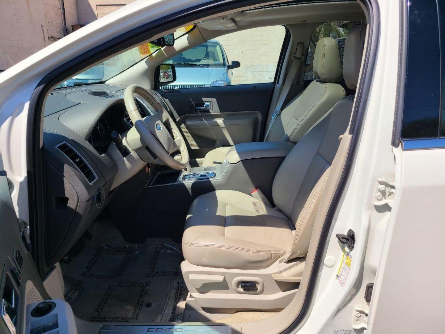 2008 WHITE FORD EDGE LIMITED (2FMDK49C08B) with an 3.5L engine, Automatic transmission, located at 117 North Cameron Street, Harrisburg, PA, 17101, (717) 963-8962, 40.266762, -76.875259 - WE FINANCE!!! Good Credit/ Bad Credit/ No Credit - ALL Trade-Ins Welcomed!!! ***Guaranteed Credit Approval*** APPLY ONLINE or CALL us TODAY ;) Internet Prices and Marketplace Prices are SPECIAL discounted ***CASH DEALS*** Retail Prices are higher. Please call us to discuss your cash and finan - Photo#14