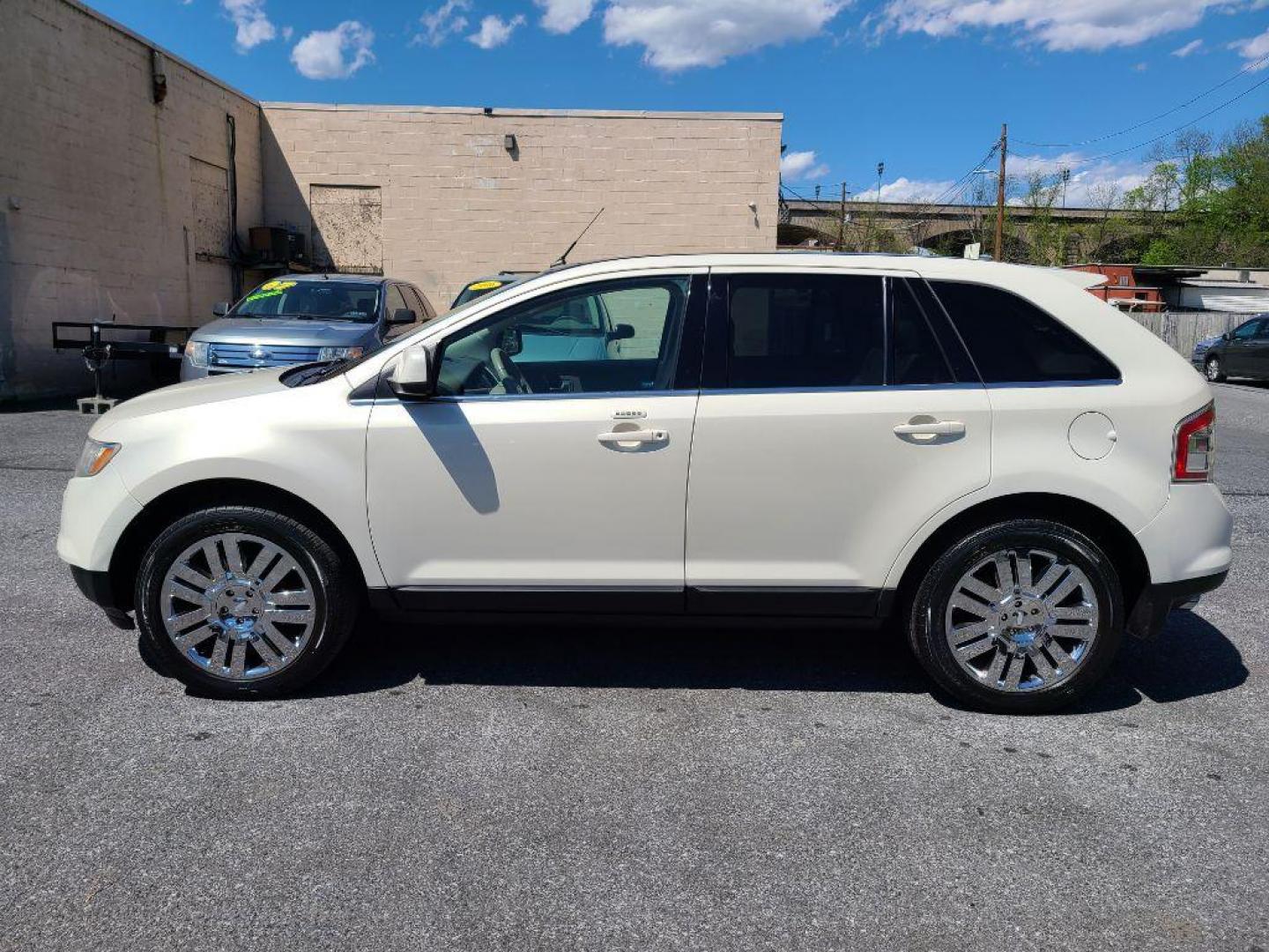 2008 WHITE FORD EDGE LIMITED (2FMDK49C08B) with an 3.5L engine, Automatic transmission, located at 117 North Cameron Street, Harrisburg, PA, 17101, (717) 963-8962, 40.266762, -76.875259 - WE FINANCE!!! Good Credit/ Bad Credit/ No Credit - ALL Trade-Ins Welcomed!!! ***Guaranteed Credit Approval*** APPLY ONLINE or CALL us TODAY ;) Internet Prices and Marketplace Prices are SPECIAL discounted ***CASH DEALS*** Retail Prices are higher. Please call us to discuss your cash and finan - Photo#1