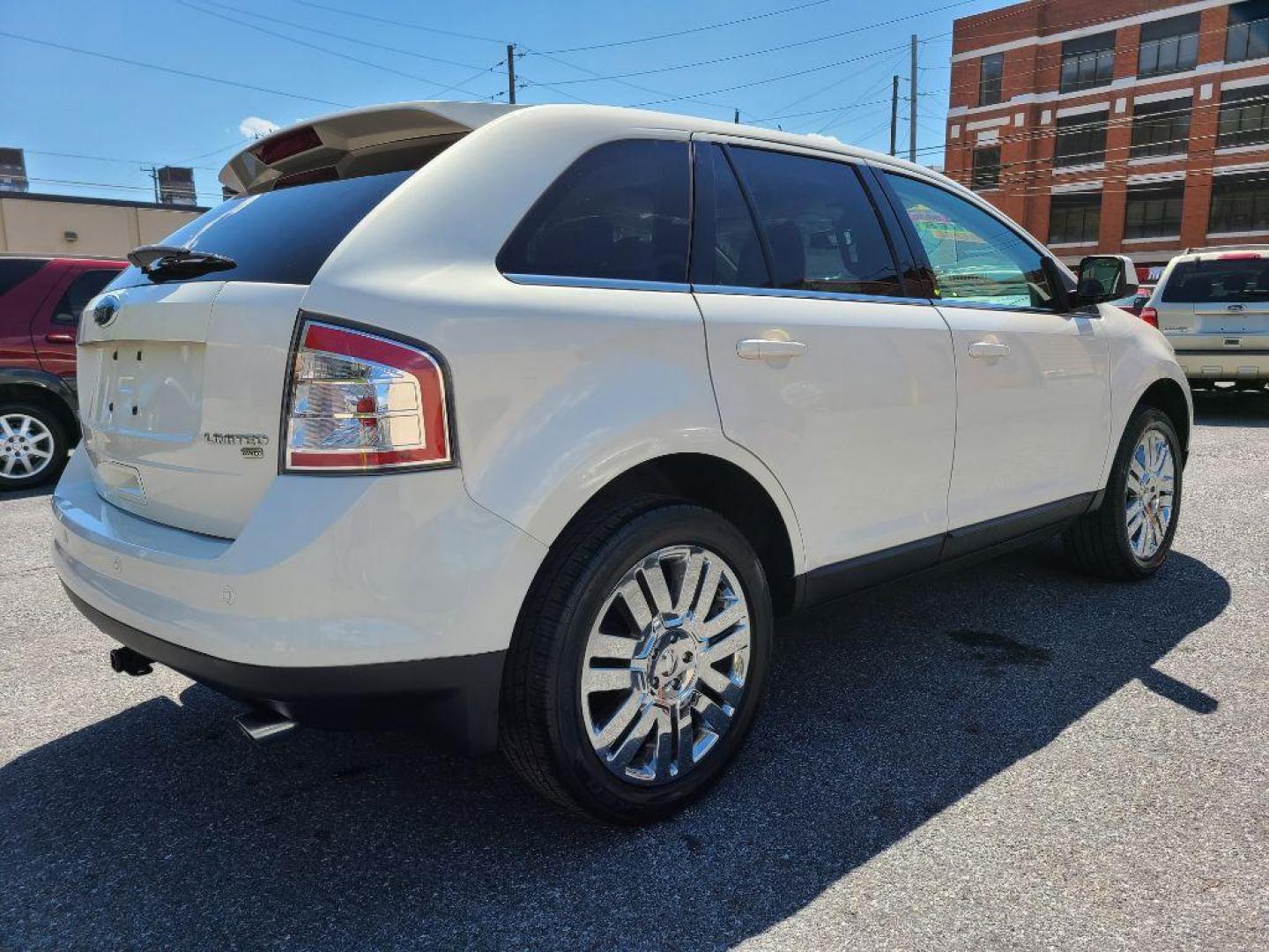 2008 WHITE FORD EDGE LIMITED (2FMDK49C08B) with an 3.5L engine, Automatic transmission, located at 117 North Cameron Street, Harrisburg, PA, 17101, (717) 963-8962, 40.266762, -76.875259 - WE FINANCE!!! Good Credit/ Bad Credit/ No Credit - ALL Trade-Ins Welcomed!!! ***Guaranteed Credit Approval*** APPLY ONLINE or CALL us TODAY ;) Internet Prices and Marketplace Prices are SPECIAL discounted ***CASH DEALS*** Retail Prices are higher. Please call us to discuss your cash and finan - Photo#4