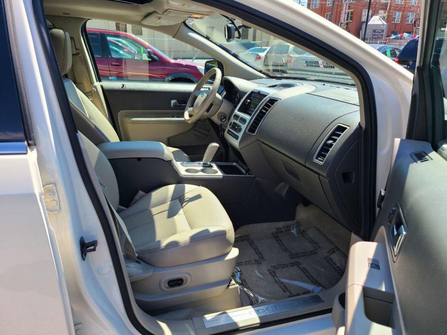 2008 WHITE FORD EDGE LIMITED (2FMDK49C08B) with an 3.5L engine, Automatic transmission, located at 117 North Cameron Street, Harrisburg, PA, 17101, (717) 963-8962, 40.266762, -76.875259 - WE FINANCE!!! Good Credit/ Bad Credit/ No Credit - ALL Trade-Ins Welcomed!!! ***Guaranteed Credit Approval*** APPLY ONLINE or CALL us TODAY ;) Internet Prices and Marketplace Prices are SPECIAL discounted ***CASH DEALS*** Retail Prices are higher. Please call us to discuss your cash and finan - Photo#8