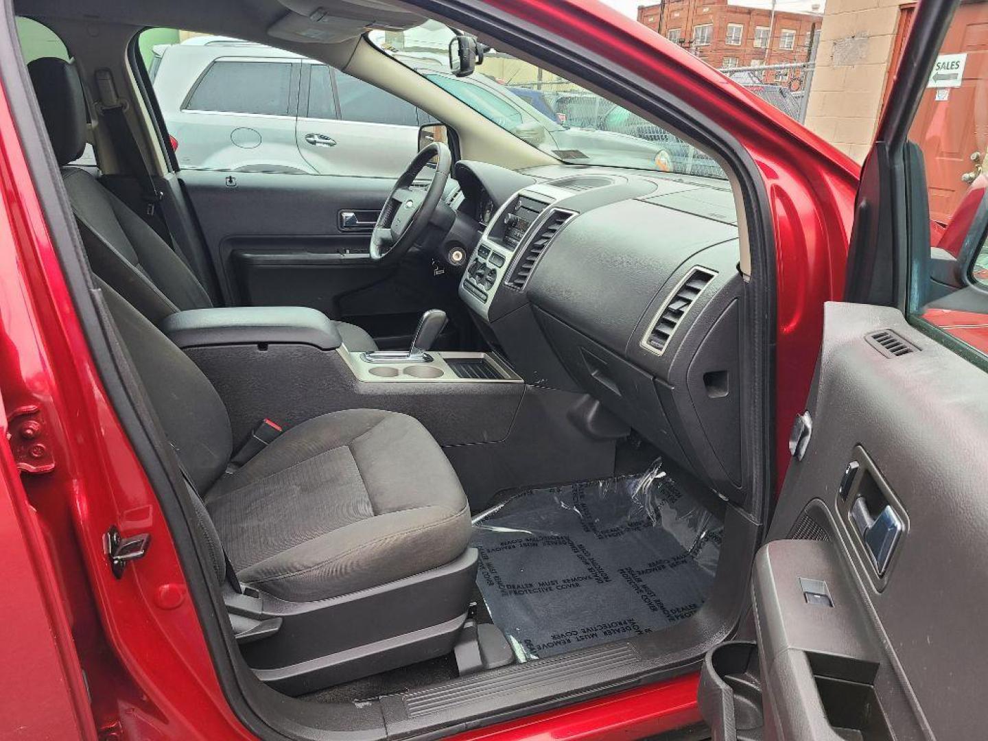 2008 RED FORD EDGE SEL (2FMDK48C08B) with an 3.5L engine, Automatic transmission, located at 117 North Cameron Street, Harrisburg, PA, 17101, (717) 963-8962, 40.266762, -76.875259 - WE FINANCE!!! Good Credit/ Bad Credit/ No Credit - ALL Trade-Ins Welcomed!!! ***Guaranteed Credit Approval*** APPLY ONLINE or CALL us TODAY ;) Internet Prices and Marketplace Prices are SPECIAL discounted ***CASH DEALS*** Retail Prices are higher. Please call us to discuss your cash and finan - Photo#9