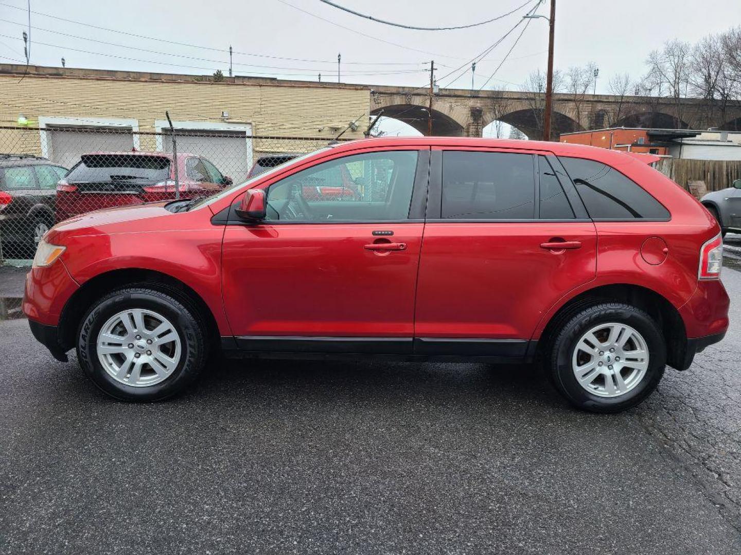 2008 RED FORD EDGE SEL (2FMDK48C08B) with an 3.5L engine, Automatic transmission, located at 117 North Cameron Street, Harrisburg, PA, 17101, (717) 963-8962, 40.266762, -76.875259 - WE FINANCE!!! Good Credit/ Bad Credit/ No Credit - ALL Trade-Ins Welcomed!!! ***Guaranteed Credit Approval*** APPLY ONLINE or CALL us TODAY ;) Internet Prices and Marketplace Prices are SPECIAL discounted ***CASH DEALS*** Retail Prices are higher. Please call us to discuss your cash and finan - Photo#1