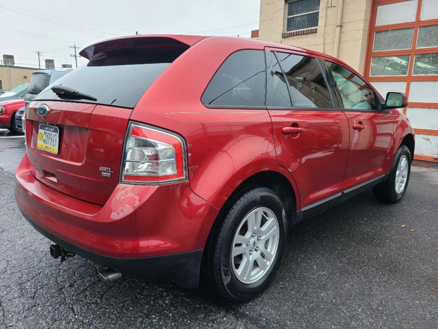 2008 RED FORD EDGE SEL (2FMDK48C08B) with an 3.5L engine, Automatic transmission, located at 117 North Cameron Street, Harrisburg, PA, 17101, (717) 963-8962, 40.266762, -76.875259 - WE FINANCE!!! Good Credit/ Bad Credit/ No Credit - ALL Trade-Ins Welcomed!!! ***Guaranteed Credit Approval*** APPLY ONLINE or CALL us TODAY ;) Internet Prices and Marketplace Prices are SPECIAL discounted ***CASH DEALS*** Retail Prices are higher. Please call us to discuss your cash and finan - Photo#4