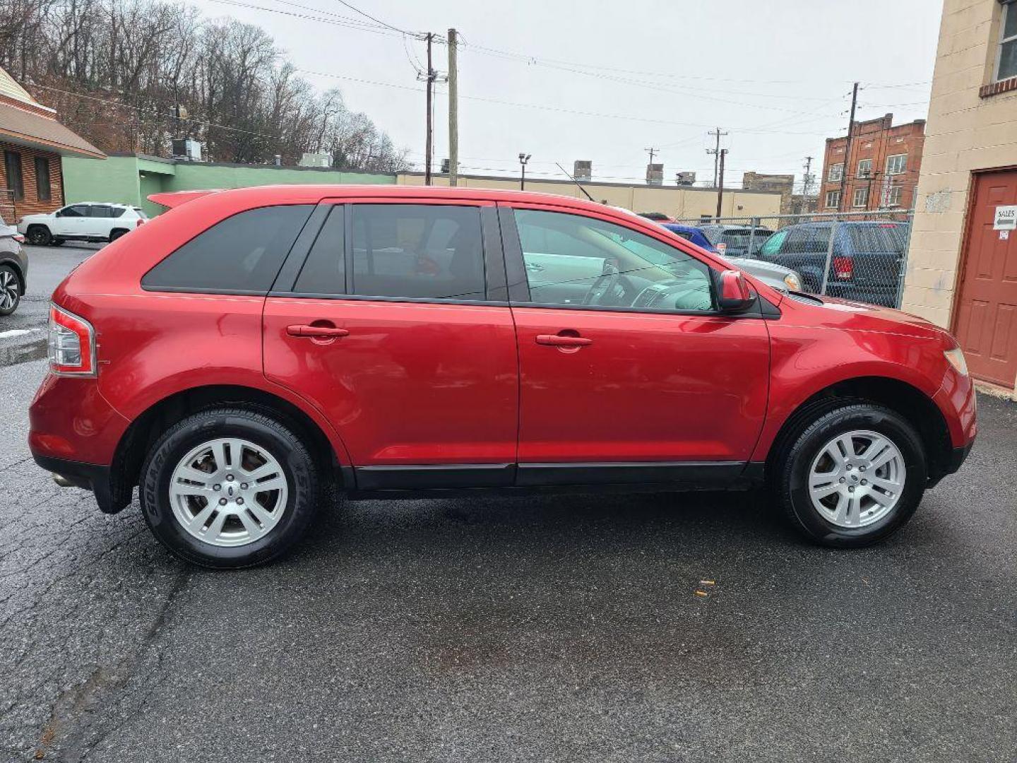 2008 RED FORD EDGE SEL (2FMDK48C08B) with an 3.5L engine, Automatic transmission, located at 117 North Cameron Street, Harrisburg, PA, 17101, (717) 963-8962, 40.266762, -76.875259 - WE FINANCE!!! Good Credit/ Bad Credit/ No Credit - ALL Trade-Ins Welcomed!!! ***Guaranteed Credit Approval*** APPLY ONLINE or CALL us TODAY ;) Internet Prices and Marketplace Prices are SPECIAL discounted ***CASH DEALS*** Retail Prices are higher. Please call us to discuss your cash and finan - Photo#5