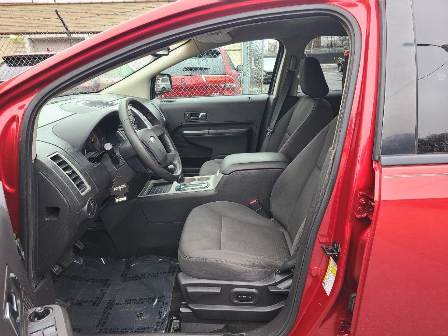 2008 RED FORD EDGE SEL (2FMDK48C08B) with an 3.5L engine, Automatic transmission, located at 117 North Cameron Street, Harrisburg, PA, 17101, (717) 963-8962, 40.266762, -76.875259 - WE FINANCE!!! Good Credit/ Bad Credit/ No Credit - ALL Trade-Ins Welcomed!!! ***Guaranteed Credit Approval*** APPLY ONLINE or CALL us TODAY ;) Internet Prices and Marketplace Prices are SPECIAL discounted ***CASH DEALS*** Retail Prices are higher. Please call us to discuss your cash and finan - Photo#8