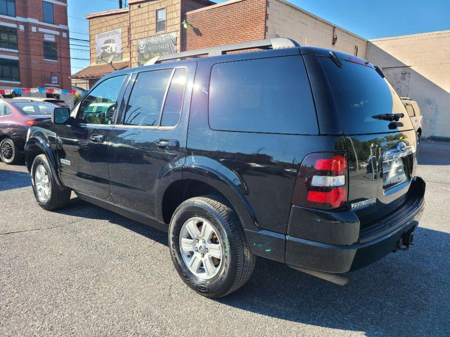 2008 BLACK FORD EXPLORER XLT (1FMEU73E88U) with an 4.0L engine, Automatic transmission, located at 117 North Cameron Street, Harrisburg, PA, 17101, (717) 963-8962, 40.266762, -76.875259 - WE FINANCE!!! Good Credit/ Bad Credit/ No Credit - ALL Trade-Ins Welcomed!!! ***Guaranteed Credit Approval*** APPLY ONLINE or CALL us TODAY ;) Internet Prices and Marketplace Prices are SPECIAL discounted ***CASH DEALS*** Retail Prices are higher. Please call us to discuss your cash and finan - Photo#2