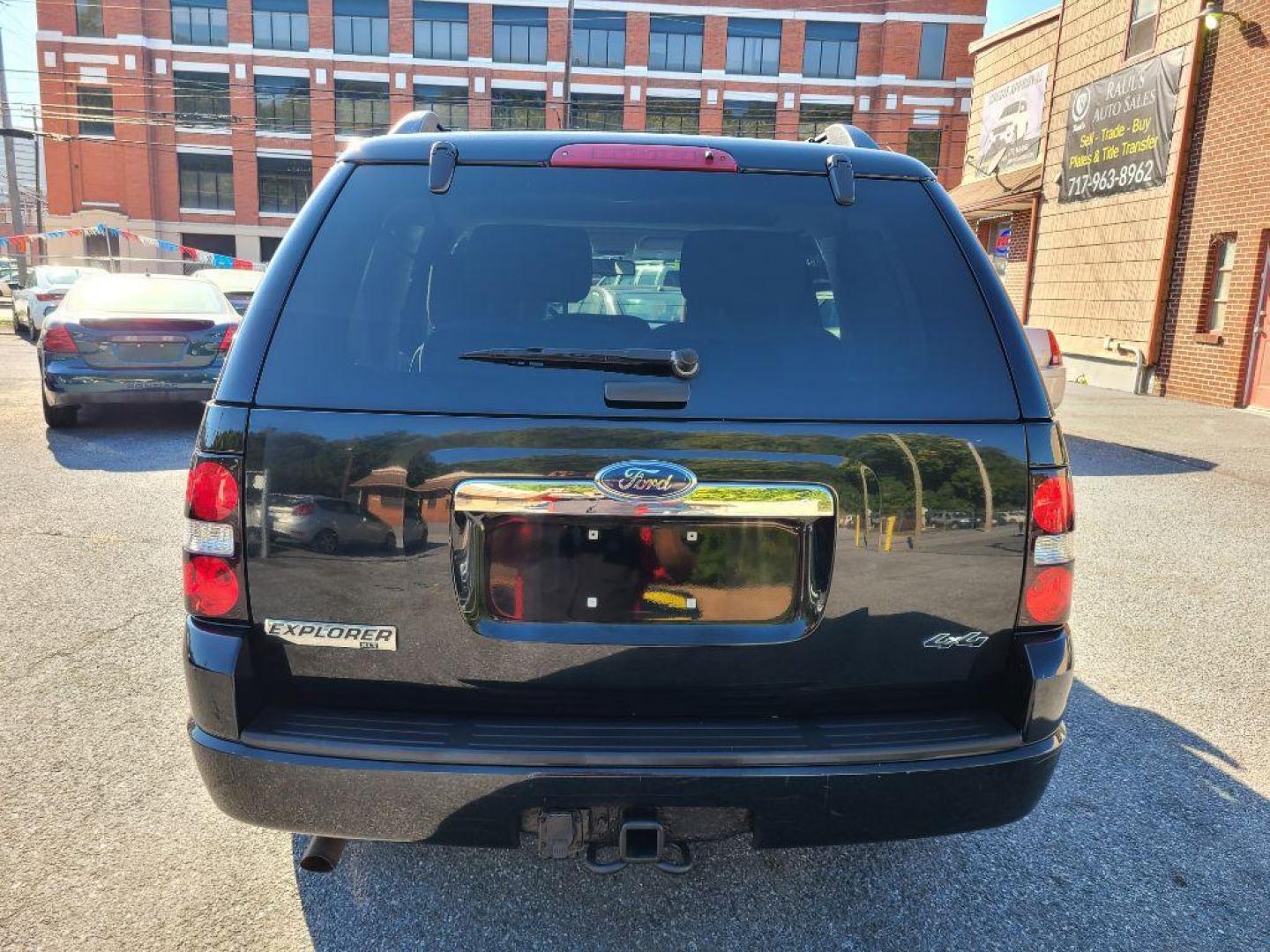 2008 BLACK FORD EXPLORER XLT (1FMEU73E88U) with an 4.0L engine, Automatic transmission, located at 117 North Cameron Street, Harrisburg, PA, 17101, (717) 963-8962, 40.266762, -76.875259 - WE FINANCE!!! Good Credit/ Bad Credit/ No Credit - ALL Trade-Ins Welcomed!!! ***Guaranteed Credit Approval*** APPLY ONLINE or CALL us TODAY ;) Internet Prices and Marketplace Prices are SPECIAL discounted ***CASH DEALS*** Retail Prices are higher. Please call us to discuss your cash and finan - Photo#3