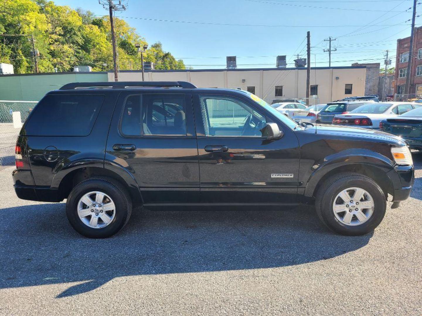 2008 BLACK FORD EXPLORER XLT (1FMEU73E88U) with an 4.0L engine, Automatic transmission, located at 117 North Cameron Street, Harrisburg, PA, 17101, (717) 963-8962, 40.266762, -76.875259 - WE FINANCE!!! Good Credit/ Bad Credit/ No Credit - ALL Trade-Ins Welcomed!!! ***Guaranteed Credit Approval*** APPLY ONLINE or CALL us TODAY ;) Internet Prices and Marketplace Prices are SPECIAL discounted ***CASH DEALS*** Retail Prices are higher. Please call us to discuss your cash and finan - Photo#5