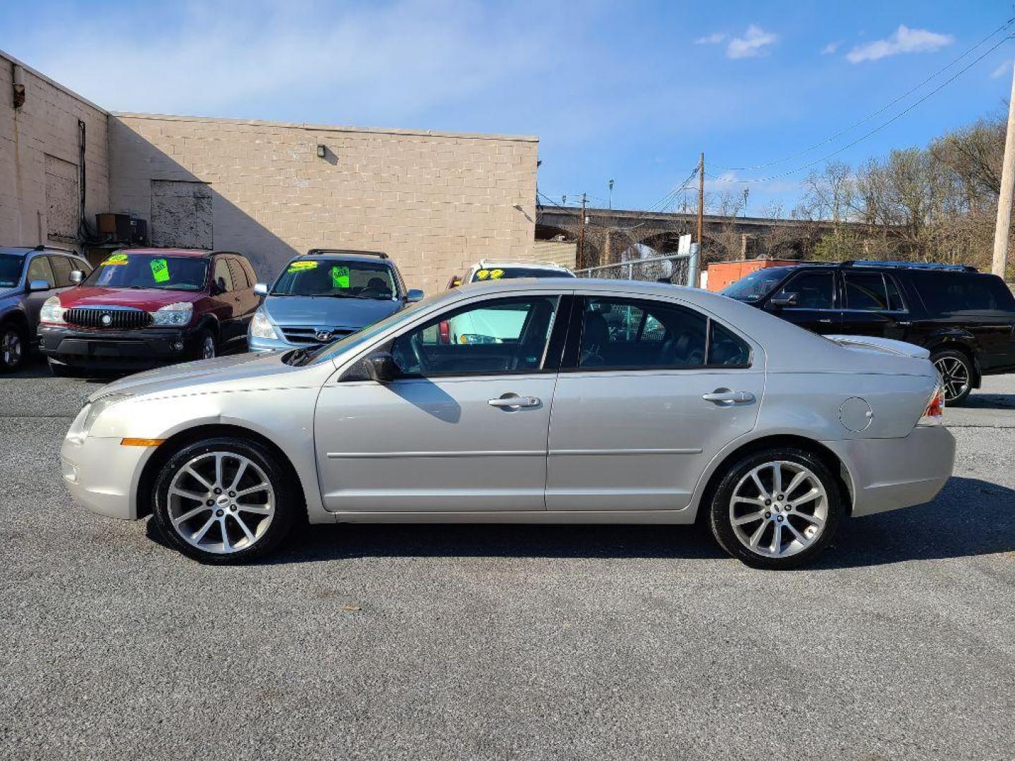 2008 SILVER FORD FUSION SE (3FAHP07198R) with an 3.0L engine, Automatic transmission, located at 117 North Cameron Street, Harrisburg, PA, 17101, (717) 963-8962, 40.266762, -76.875259 - WE FINANCE!!! Good Credit/ Bad Credit/ No Credit - ALL Trade-Ins Welcomed!!! ***Guaranteed Credit Approval*** APPLY ONLINE or CALL us TODAY ;) Internet Prices and Marketplace Prices are SPECIAL discounted ***CASH DEALS*** Retail Prices are higher. Please call us to discuss your cash and finan - Photo#1