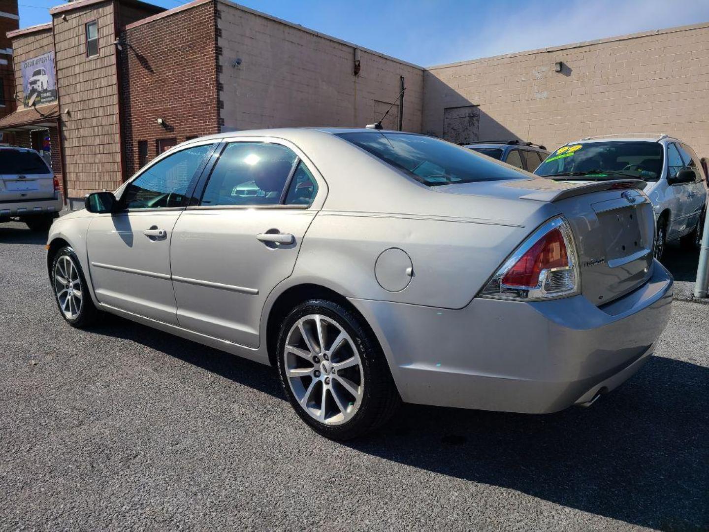 2008 SILVER FORD FUSION SE (3FAHP07198R) with an 3.0L engine, Automatic transmission, located at 117 North Cameron Street, Harrisburg, PA, 17101, (717) 963-8962, 40.266762, -76.875259 - WE FINANCE!!! Good Credit/ Bad Credit/ No Credit - ALL Trade-Ins Welcomed!!! ***Guaranteed Credit Approval*** APPLY ONLINE or CALL us TODAY ;) Internet Prices and Marketplace Prices are SPECIAL discounted ***CASH DEALS*** Retail Prices are higher. Please call us to discuss your cash and finan - Photo#2