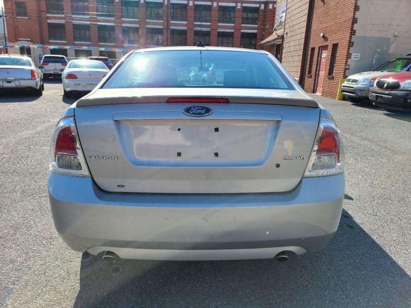 2008 SILVER FORD FUSION SE (3FAHP07198R) with an 3.0L engine, Automatic transmission, located at 117 North Cameron Street, Harrisburg, PA, 17101, (717) 963-8962, 40.266762, -76.875259 - WE FINANCE!!! Good Credit/ Bad Credit/ No Credit - ALL Trade-Ins Welcomed!!! ***Guaranteed Credit Approval*** APPLY ONLINE or CALL us TODAY ;) Internet Prices and Marketplace Prices are SPECIAL discounted ***CASH DEALS*** Retail Prices are higher. Please call us to discuss your cash and finan - Photo#3