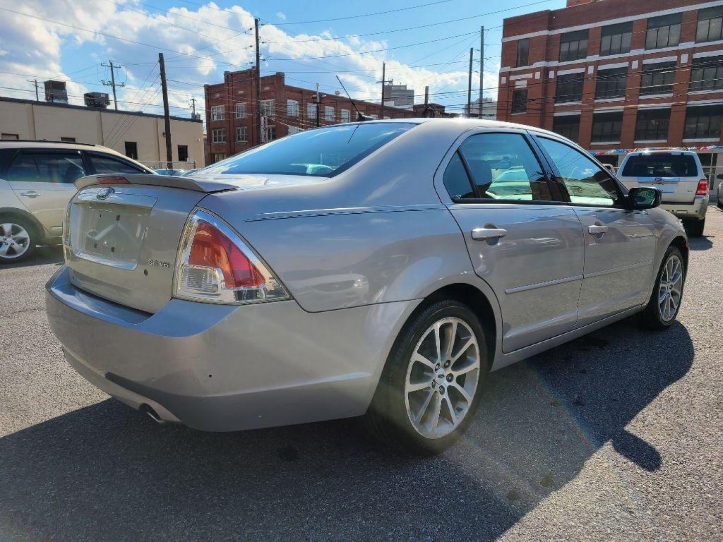 2008 SILVER FORD FUSION SE (3FAHP07198R) with an 3.0L engine, Automatic transmission, located at 117 North Cameron Street, Harrisburg, PA, 17101, (717) 963-8962, 40.266762, -76.875259 - WE FINANCE!!! Good Credit/ Bad Credit/ No Credit - ALL Trade-Ins Welcomed!!! ***Guaranteed Credit Approval*** APPLY ONLINE or CALL us TODAY ;) Internet Prices and Marketplace Prices are SPECIAL discounted ***CASH DEALS*** Retail Prices are higher. Please call us to discuss your cash and finan - Photo#4