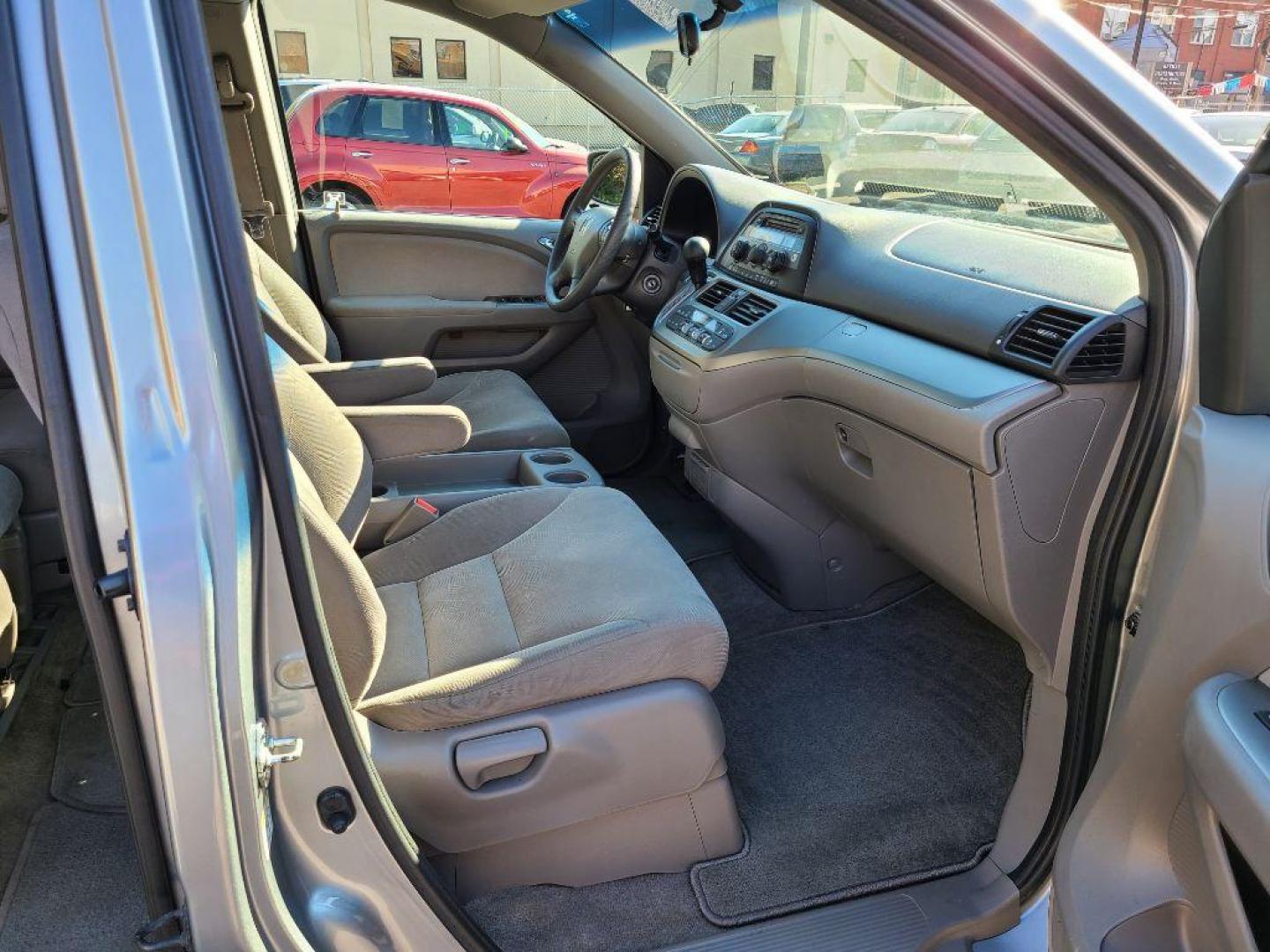 2008 SILVER HONDA ODYSSEY EX (5FNRL38468B) with an 3.5L engine, Automatic transmission, located at 7981 Paxton Street, Harrisburg, PA, 17111, (717) 561-2926, 40.261490, -76.749229 - WE FINANCE!!! Good Credit/ Bad Credit/ No Credit - ALL Trade-Ins Welcomed!!! ***Guaranteed Credit Approval*** APPLY ONLINE or CALL us TODAY ;) Internet Prices and Marketplace Prices are SPECIAL discounted ***CASH DEALS*** Retail Prices are higher. Please call us to discuss your cash and finan - Photo#8