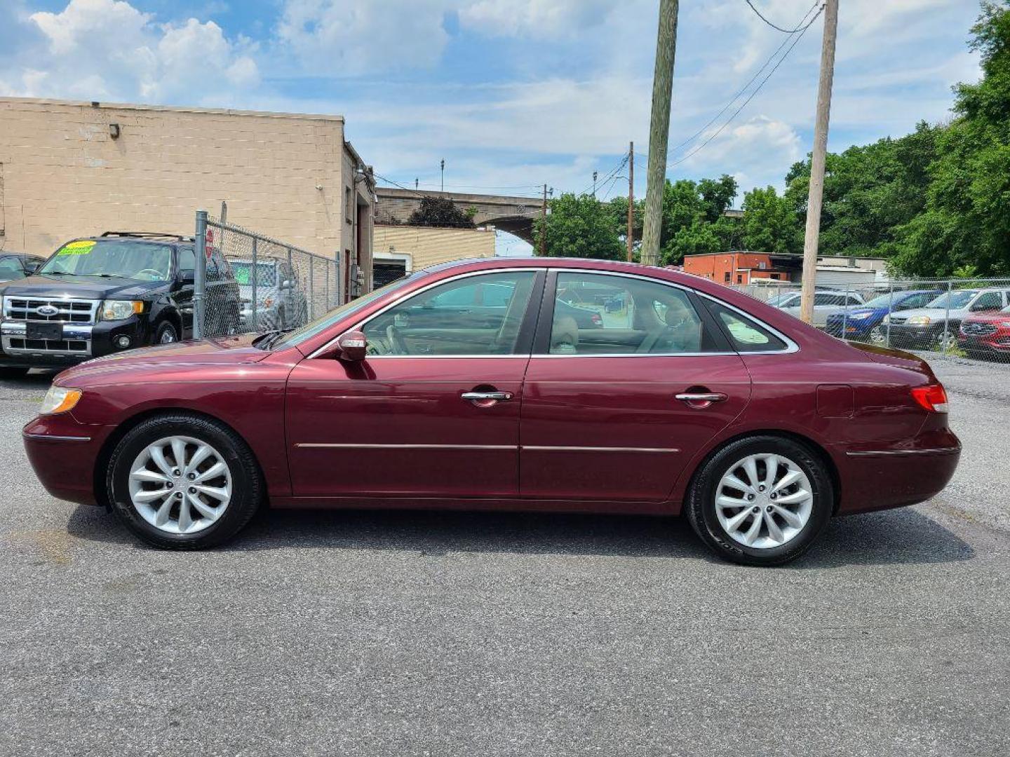 2008 BURG HYUNDAI AZERA SE (KMHFC46FX8A) with an 3.8L engine, Automatic transmission, located at 117 North Cameron Street, Harrisburg, PA, 17101, (717) 963-8962, 40.266762, -76.875259 - WE FINANCE!!! Good Credit/ Bad Credit/ No Credit - ALL Trade-Ins Welcomed!!! ***Guaranteed Credit Approval*** APPLY ONLINE or CALL us TODAY ;) Internet Prices and Marketplace Prices are SPECIAL discounted ***CASH DEALS*** Retail Prices are higher. Please call us to discuss your cash and finan - Photo#1