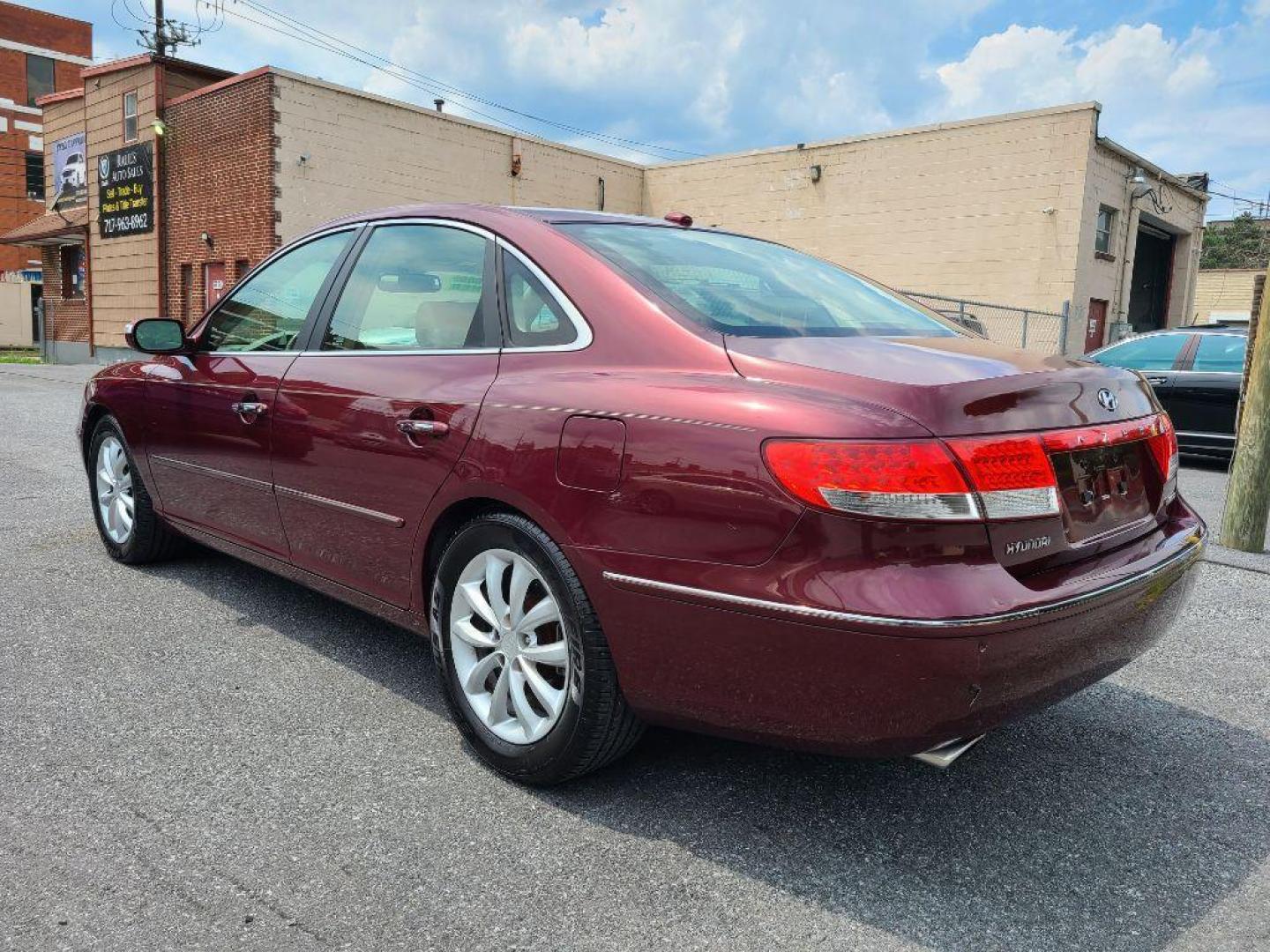 2008 BURG HYUNDAI AZERA SE (KMHFC46FX8A) with an 3.8L engine, Automatic transmission, located at 117 North Cameron Street, Harrisburg, PA, 17101, (717) 963-8962, 40.266762, -76.875259 - WE FINANCE!!! Good Credit/ Bad Credit/ No Credit - ALL Trade-Ins Welcomed!!! ***Guaranteed Credit Approval*** APPLY ONLINE or CALL us TODAY ;) Internet Prices and Marketplace Prices are SPECIAL discounted ***CASH DEALS*** Retail Prices are higher. Please call us to discuss your cash and finan - Photo#2