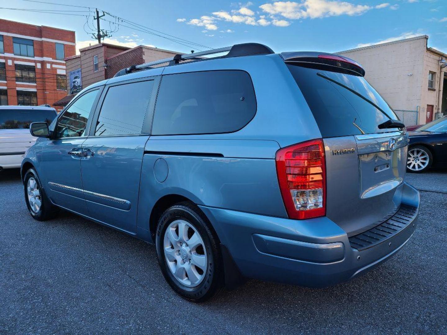 2008 BLUE HYUNDAI ENTOURAGE GLS (KNDMC233186) with an 3.8L engine, Automatic transmission, located at 117 North Cameron Street, Harrisburg, PA, 17101, (717) 963-8962, 40.266762, -76.875259 - WE FINANCE!!! Good Credit/ Bad Credit/ No Credit - ALL Trade-Ins Welcomed!!! ***Guaranteed Credit Approval*** APPLY ONLINE or CALL us TODAY ;) Internet Prices and Marketplace Prices are SPECIAL discounted ***CASH DEALS*** Retail Prices are higher. Please call us to discuss your cash and finan - Photo#2