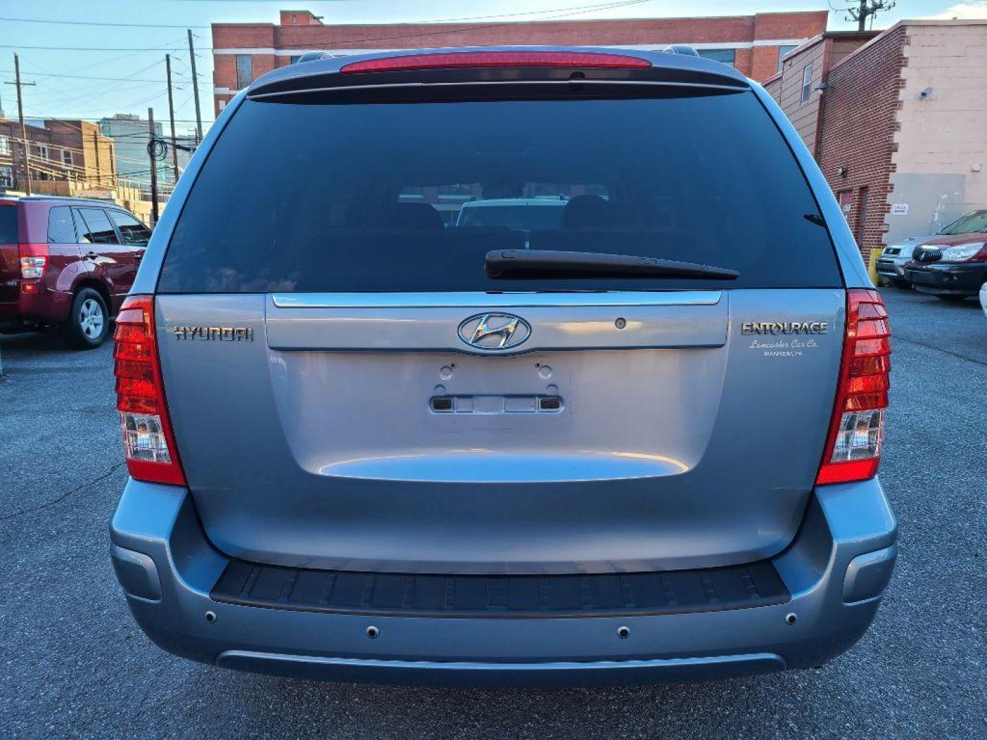 2008 BLUE HYUNDAI ENTOURAGE GLS (KNDMC233186) with an 3.8L engine, Automatic transmission, located at 117 North Cameron Street, Harrisburg, PA, 17101, (717) 963-8962, 40.266762, -76.875259 - WE FINANCE!!! Good Credit/ Bad Credit/ No Credit - ALL Trade-Ins Welcomed!!! ***Guaranteed Credit Approval*** APPLY ONLINE or CALL us TODAY ;) Internet Prices and Marketplace Prices are SPECIAL discounted ***CASH DEALS*** Retail Prices are higher. Please call us to discuss your cash and finan - Photo#3