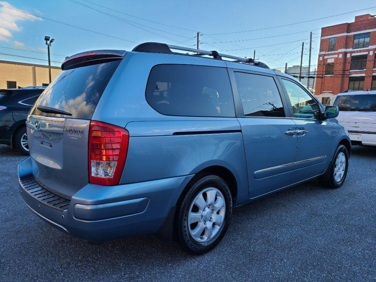 2008 BLUE HYUNDAI ENTOURAGE GLS (KNDMC233186) with an 3.8L engine, Automatic transmission, located at 117 North Cameron Street, Harrisburg, PA, 17101, (717) 963-8962, 40.266762, -76.875259 - WE FINANCE!!! Good Credit/ Bad Credit/ No Credit - ALL Trade-Ins Welcomed!!! ***Guaranteed Credit Approval*** APPLY ONLINE or CALL us TODAY ;) Internet Prices and Marketplace Prices are SPECIAL discounted ***CASH DEALS*** Retail Prices are higher. Please call us to discuss your cash and finan - Photo#4