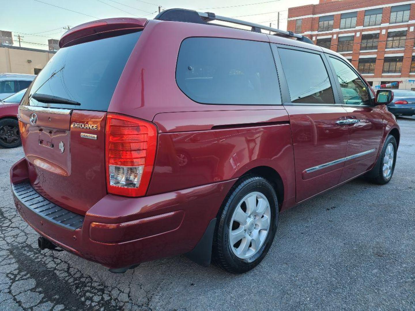 2008 RED HYUNDAI ENTOURAGE GLS (KNDMC233886) with an 3.8L engine, Automatic transmission, located at 7981 Paxton Street, Harrisburg, PA, 17111, (717) 561-2926, 40.261490, -76.749229 - WE FINANCE!!! Good Credit/ Bad Credit/ No Credit - ALL Trade-Ins Welcomed!!! ***Guaranteed Credit Approval*** APPLY ONLINE or CALL us TODAY ;) Internet Prices and Marketplace Prices are SPECIAL discounted ***CASH DEALS*** Retail Prices are higher. Please call us to discuss your cash and finan - Photo#4