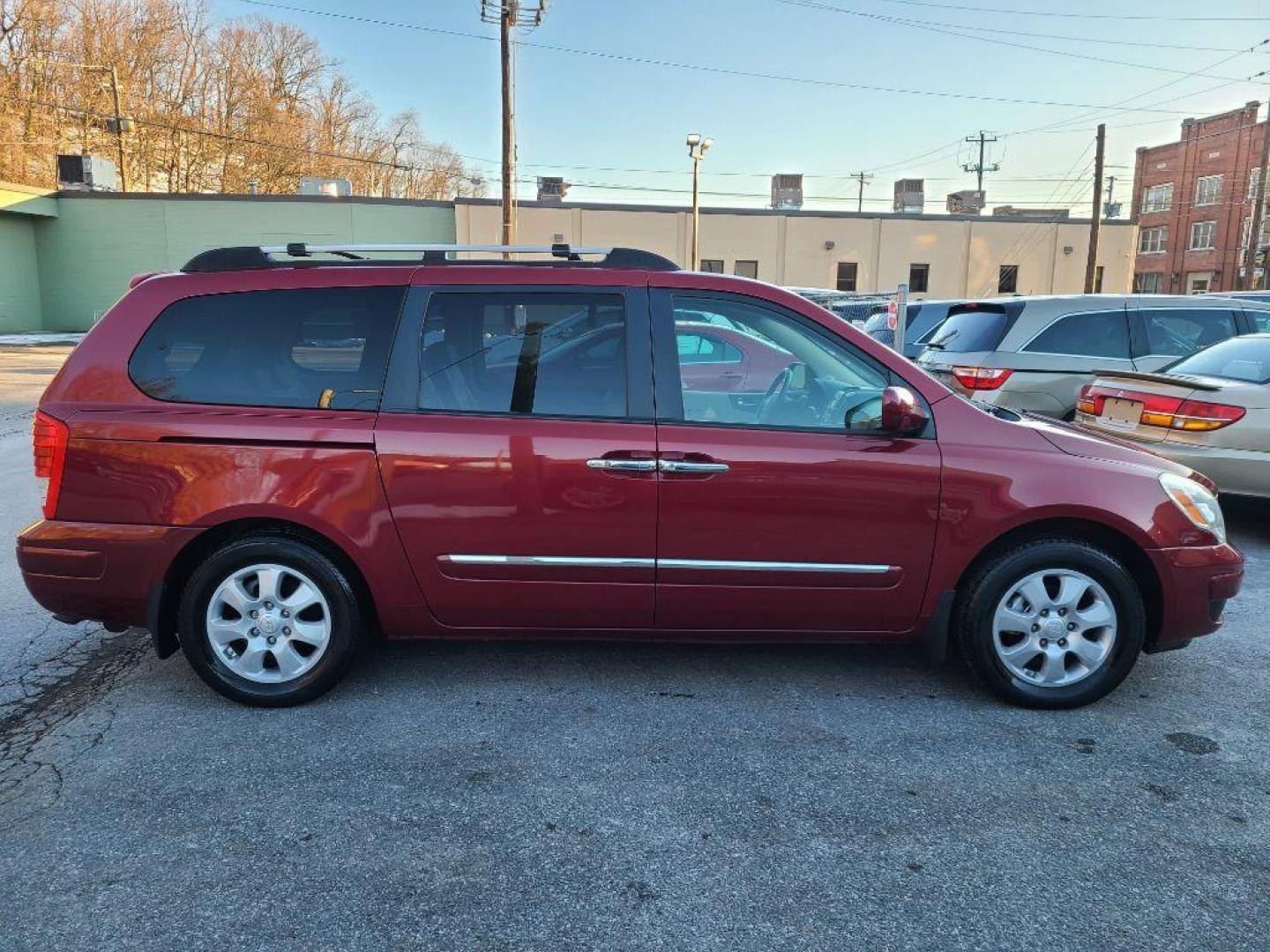 2008 RED HYUNDAI ENTOURAGE GLS (KNDMC233886) with an 3.8L engine, Automatic transmission, located at 7981 Paxton Street, Harrisburg, PA, 17111, (717) 561-2926, 40.261490, -76.749229 - WE FINANCE!!! Good Credit/ Bad Credit/ No Credit - ALL Trade-Ins Welcomed!!! ***Guaranteed Credit Approval*** APPLY ONLINE or CALL us TODAY ;) Internet Prices and Marketplace Prices are SPECIAL discounted ***CASH DEALS*** Retail Prices are higher. Please call us to discuss your cash and finan - Photo#5