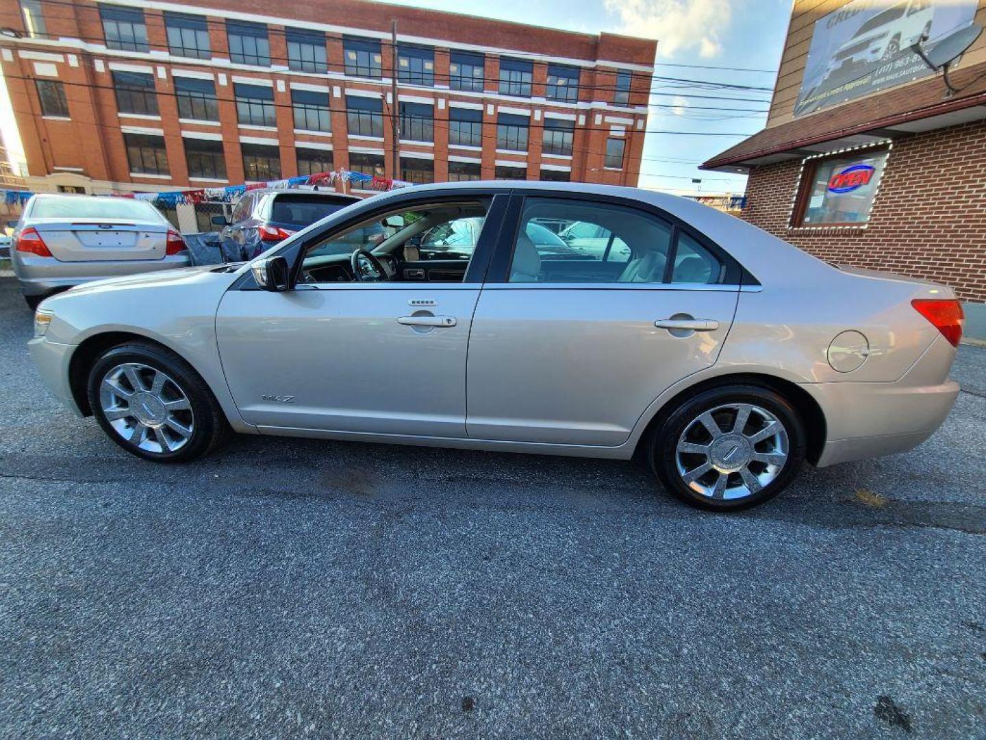 2008 SILVER LINCOLN MKZ SEDAN (3LNHM26TX8R) with an 3.5L engine, Automatic transmission, located at 117 North Cameron Street, Harrisburg, PA, 17101, (717) 963-8962, 40.266762, -76.875259 - WE FINANCE!!! Good Credit/ Bad Credit/ No Credit - ALL Trade-Ins Welcomed!!! ***Guaranteed Credit Approval*** APPLY ONLINE or CALL us TODAY ;) Internet Prices and Marketplace Prices are SPECIAL discounted ***CASH DEALS*** Retail Prices are higher. Please call us to discuss your cash and finan - Photo#1