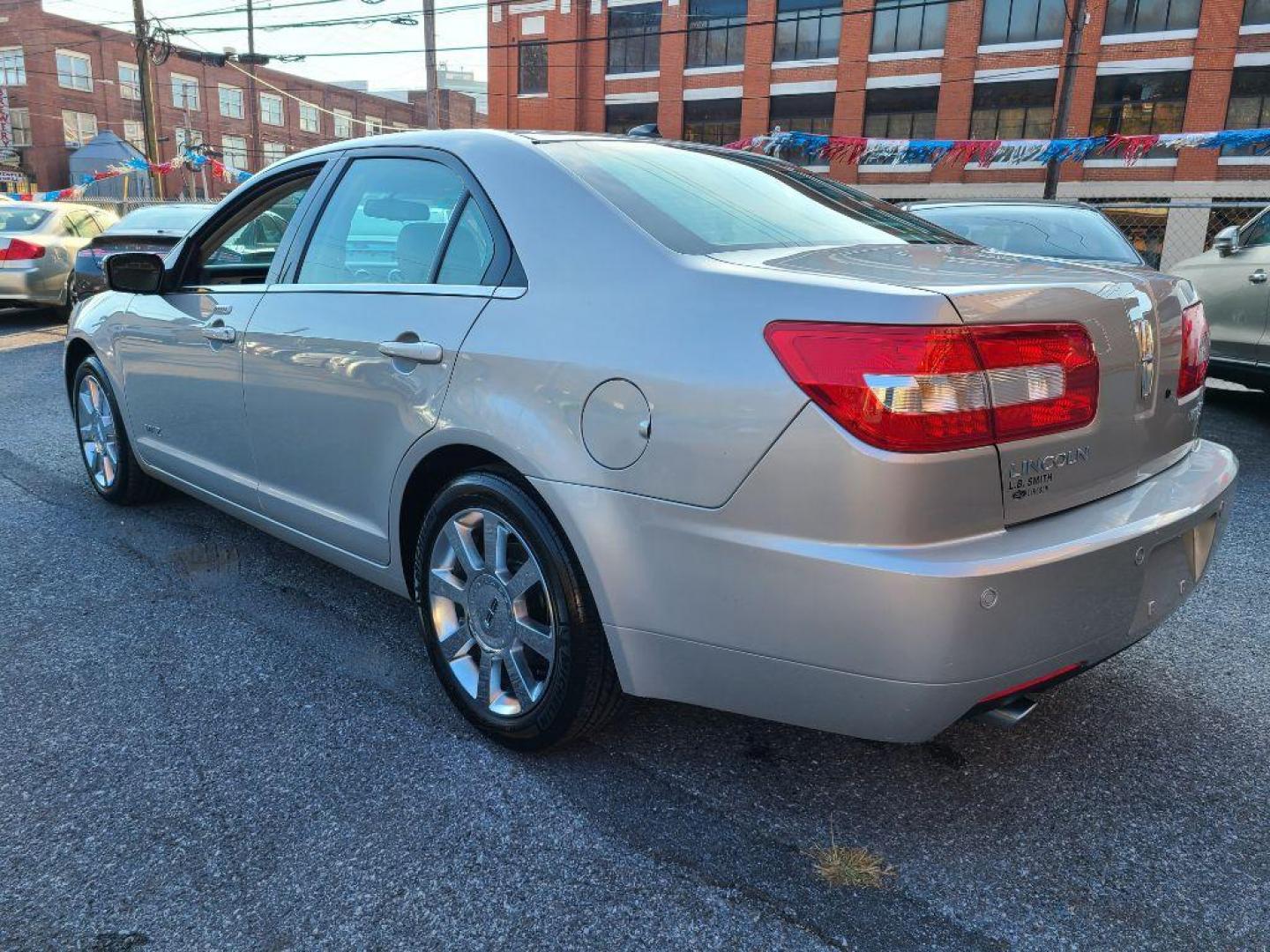 2008 SILVER LINCOLN MKZ SEDAN (3LNHM26TX8R) with an 3.5L engine, Automatic transmission, located at 117 North Cameron Street, Harrisburg, PA, 17101, (717) 963-8962, 40.266762, -76.875259 - WE FINANCE!!! Good Credit/ Bad Credit/ No Credit - ALL Trade-Ins Welcomed!!! ***Guaranteed Credit Approval*** APPLY ONLINE or CALL us TODAY ;) Internet Prices and Marketplace Prices are SPECIAL discounted ***CASH DEALS*** Retail Prices are higher. Please call us to discuss your cash and finan - Photo#2