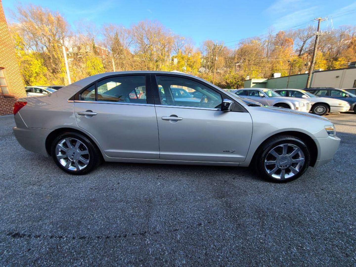 2008 SILVER LINCOLN MKZ SEDAN (3LNHM26TX8R) with an 3.5L engine, Automatic transmission, located at 117 North Cameron Street, Harrisburg, PA, 17101, (717) 963-8962, 40.266762, -76.875259 - WE FINANCE!!! Good Credit/ Bad Credit/ No Credit - ALL Trade-Ins Welcomed!!! ***Guaranteed Credit Approval*** APPLY ONLINE or CALL us TODAY ;) Internet Prices and Marketplace Prices are SPECIAL discounted ***CASH DEALS*** Retail Prices are higher. Please call us to discuss your cash and finan - Photo#5