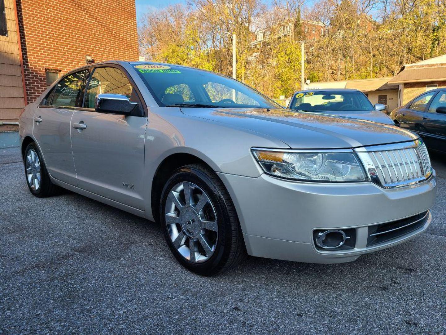 2008 SILVER LINCOLN MKZ SEDAN (3LNHM26TX8R) with an 3.5L engine, Automatic transmission, located at 117 North Cameron Street, Harrisburg, PA, 17101, (717) 963-8962, 40.266762, -76.875259 - WE FINANCE!!! Good Credit/ Bad Credit/ No Credit - ALL Trade-Ins Welcomed!!! ***Guaranteed Credit Approval*** APPLY ONLINE or CALL us TODAY ;) Internet Prices and Marketplace Prices are SPECIAL discounted ***CASH DEALS*** Retail Prices are higher. Please call us to discuss your cash and finan - Photo#6