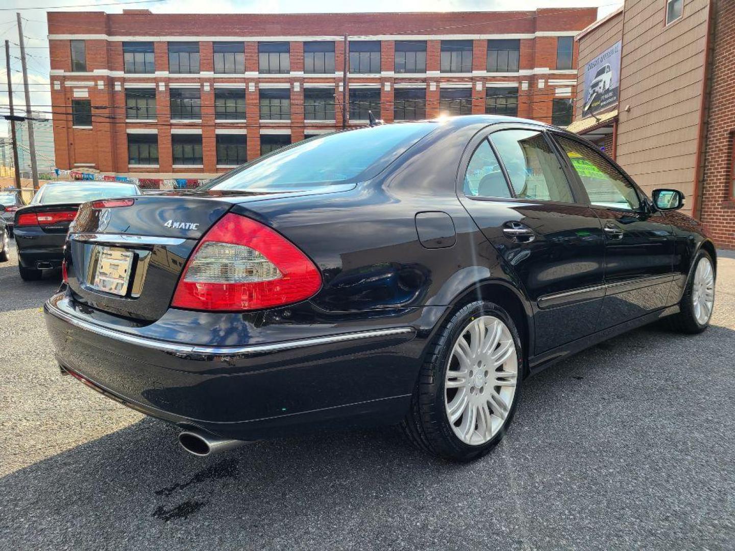 2008 BLACK MERCEDES-BENZ E-CLASS E350 4MATIC (WDBUF87X48B) with an 3.5L engine, Automatic transmission, located at 117 North Cameron Street, Harrisburg, PA, 17101, (717) 963-8962, 40.266762, -76.875259 - WE FINANCE!!! Good Credit/ Bad Credit/ No Credit - ALL Trade-Ins Welcomed!!! ***Guaranteed Credit Approval*** APPLY ONLINE or CALL us TODAY ;) Internet Prices and Marketplace Prices are SPECIAL discounted ***CASH DEALS*** Retail Prices are higher. Please call us to discuss your cash and finan - Photo#4