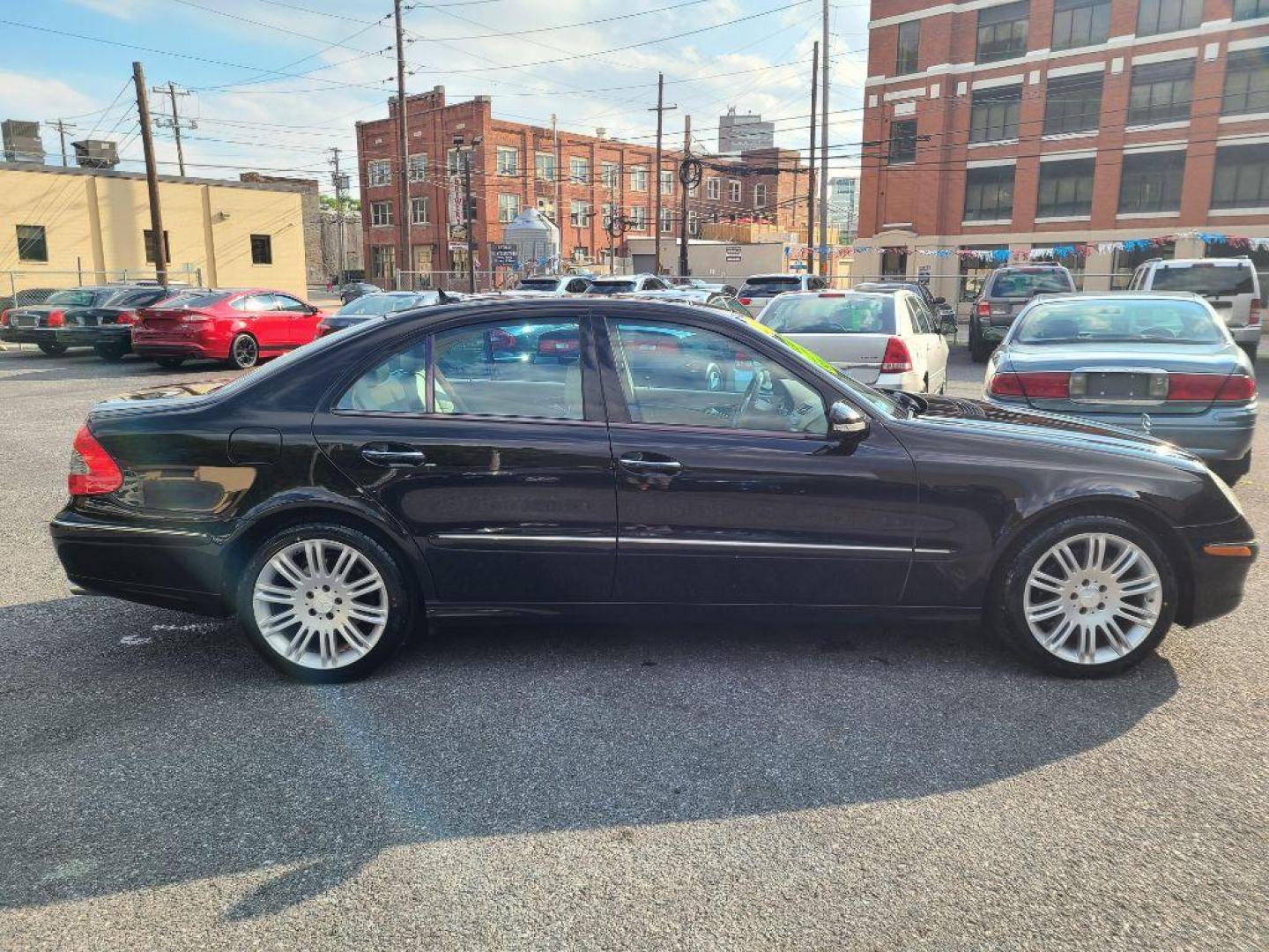 2008 BLACK MERCEDES-BENZ E-CLASS E350 4MATIC (WDBUF87X48B) with an 3.5L engine, Automatic transmission, located at 117 North Cameron Street, Harrisburg, PA, 17101, (717) 963-8962, 40.266762, -76.875259 - WE FINANCE!!! Good Credit/ Bad Credit/ No Credit - ALL Trade-Ins Welcomed!!! ***Guaranteed Credit Approval*** APPLY ONLINE or CALL us TODAY ;) Internet Prices and Marketplace Prices are SPECIAL discounted ***CASH DEALS*** Retail Prices are higher. Please call us to discuss your cash and finan - Photo#5