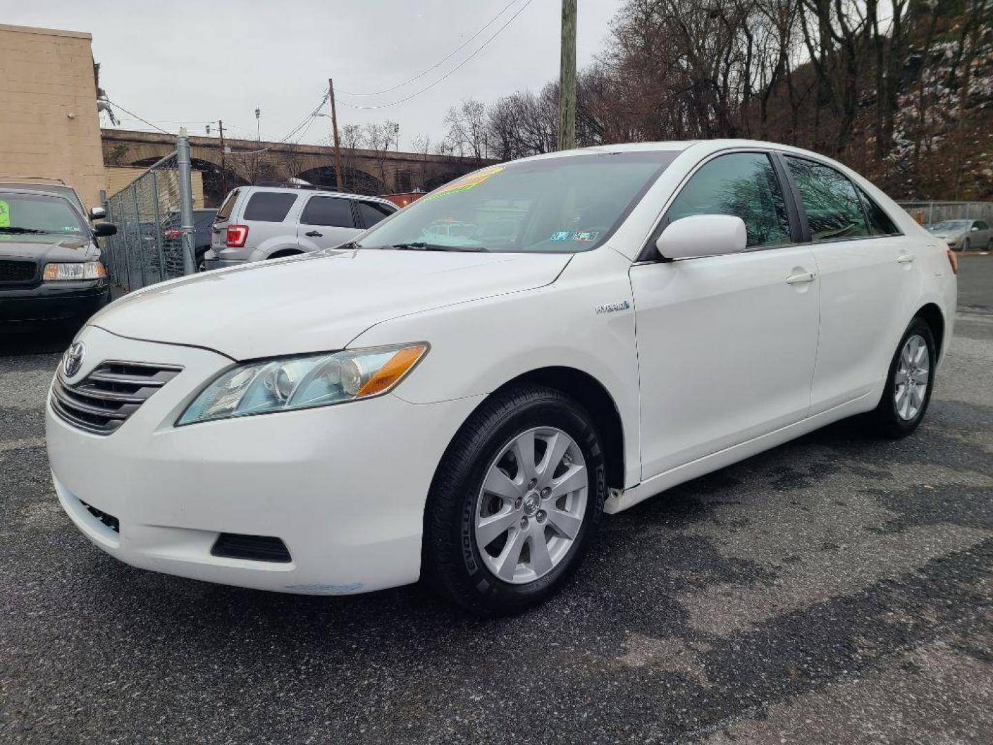 2008 WHITE TOYOTA CAMRY HYBRID (4T1BB46K38U) with an 2.4L engine, Continuously Variable transmission, located at 117 North Cameron Street, Harrisburg, PA, 17101, (717) 963-8962, 40.266762, -76.875259 - WE FINANCE!!! Good Credit/ Bad Credit/ No Credit - ALL Trade-Ins Welcomed!!! ***Guaranteed Credit Approval*** APPLY ONLINE or CALL us TODAY ;) Internet Prices and Marketplace Prices are SPECIAL discounted ***CASH DEALS*** Retail Prices are higher. Please call us to discuss your cash and finan - Photo#0