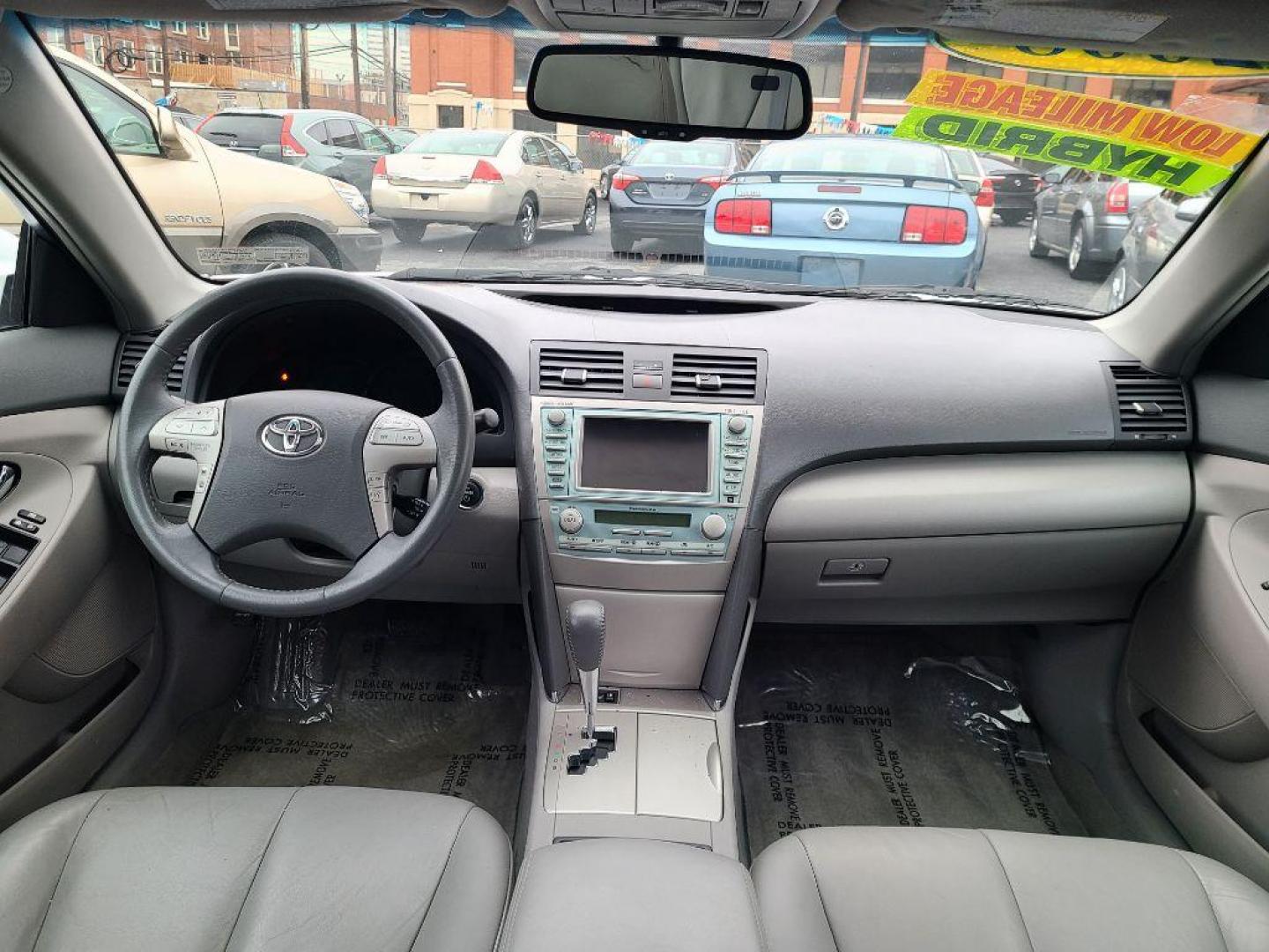 2008 WHITE TOYOTA CAMRY HYBRID (4T1BB46K38U) with an 2.4L engine, Continuously Variable transmission, located at 117 North Cameron Street, Harrisburg, PA, 17101, (717) 963-8962, 40.266762, -76.875259 - WE FINANCE!!! Good Credit/ Bad Credit/ No Credit - ALL Trade-Ins Welcomed!!! ***Guaranteed Credit Approval*** APPLY ONLINE or CALL us TODAY ;) Internet Prices and Marketplace Prices are SPECIAL discounted ***CASH DEALS*** Retail Prices are higher. Please call us to discuss your cash and finan - Photo#10