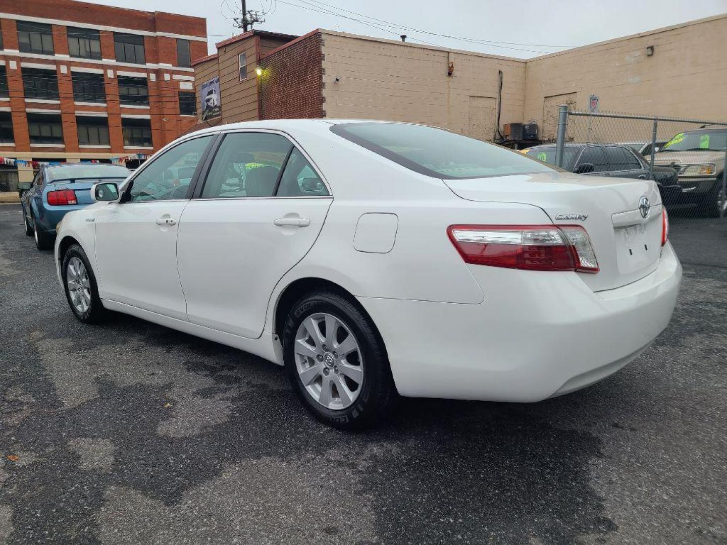 2008 WHITE TOYOTA CAMRY HYBRID (4T1BB46K38U) with an 2.4L engine, Continuously Variable transmission, located at 117 North Cameron Street, Harrisburg, PA, 17101, (717) 963-8962, 40.266762, -76.875259 - WE FINANCE!!! Good Credit/ Bad Credit/ No Credit - ALL Trade-Ins Welcomed!!! ***Guaranteed Credit Approval*** APPLY ONLINE or CALL us TODAY ;) Internet Prices and Marketplace Prices are SPECIAL discounted ***CASH DEALS*** Retail Prices are higher. Please call us to discuss your cash and finan - Photo#2