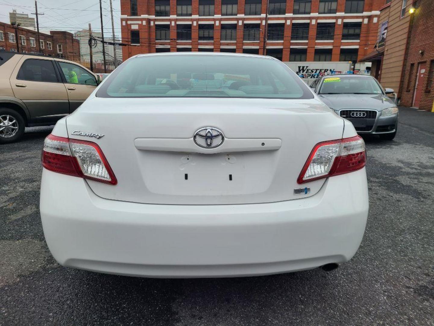 2008 WHITE TOYOTA CAMRY HYBRID (4T1BB46K38U) with an 2.4L engine, Continuously Variable transmission, located at 117 North Cameron Street, Harrisburg, PA, 17101, (717) 963-8962, 40.266762, -76.875259 - WE FINANCE!!! Good Credit/ Bad Credit/ No Credit - ALL Trade-Ins Welcomed!!! ***Guaranteed Credit Approval*** APPLY ONLINE or CALL us TODAY ;) Internet Prices and Marketplace Prices are SPECIAL discounted ***CASH DEALS*** Retail Prices are higher. Please call us to discuss your cash and finan - Photo#3